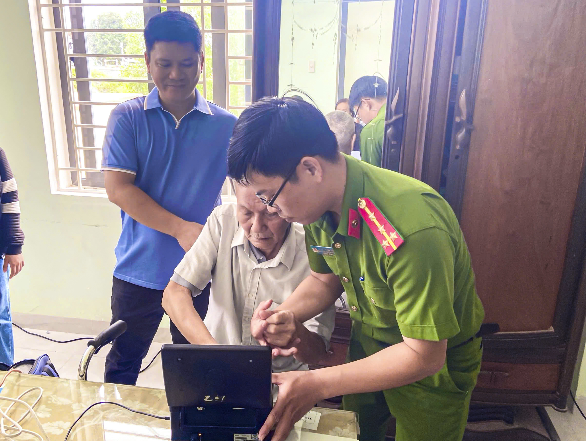 Phạm Trung Tiển và những hành động dũng cảm Giữ bình yên cho Tổ quốc - Ảnh 2.