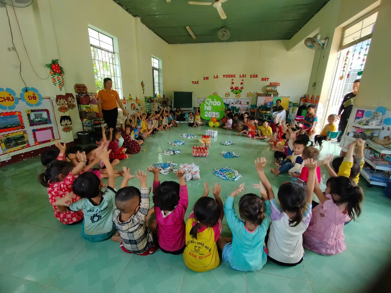Hundrevis av førskolebarn i Ta Dung mangler alvorlig lærere og klasserom – Bilde 3. Hàng trăm trẻ mầm non ở Tà Đùng thiếu giáo viên và phòng học nghiêm trọng - Ảnh 3.