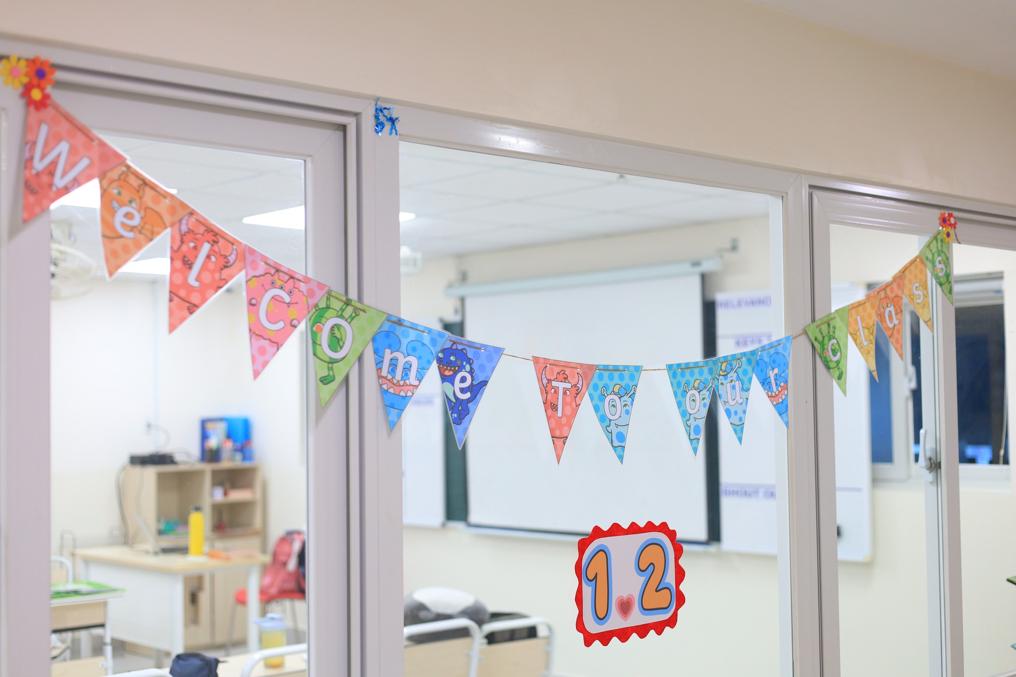 Hôm nay nhiều trường ở TP.HCM học bán trú, bắt đầu năm học mới - Ảnh 8.