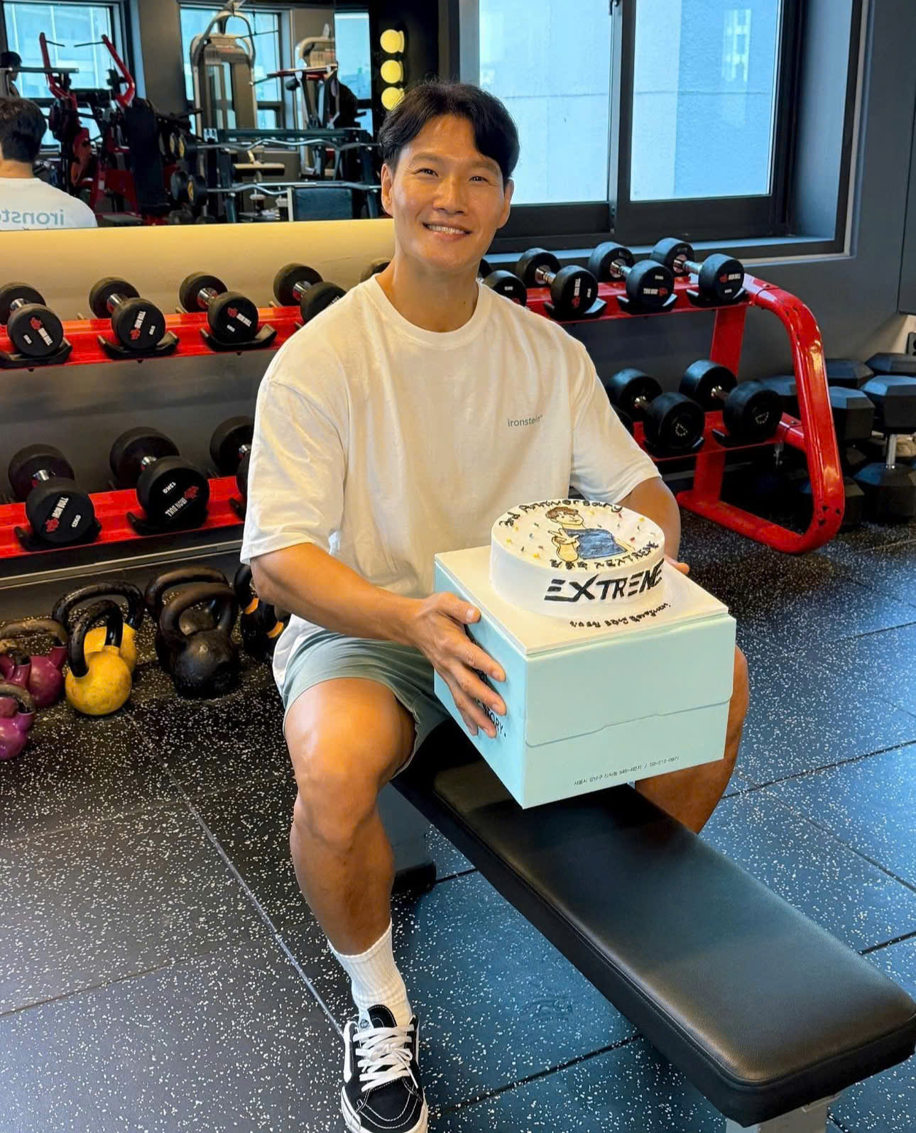 Kim Jong Kook bất ngờ tuyên bố kết hôn - Ảnh 2.