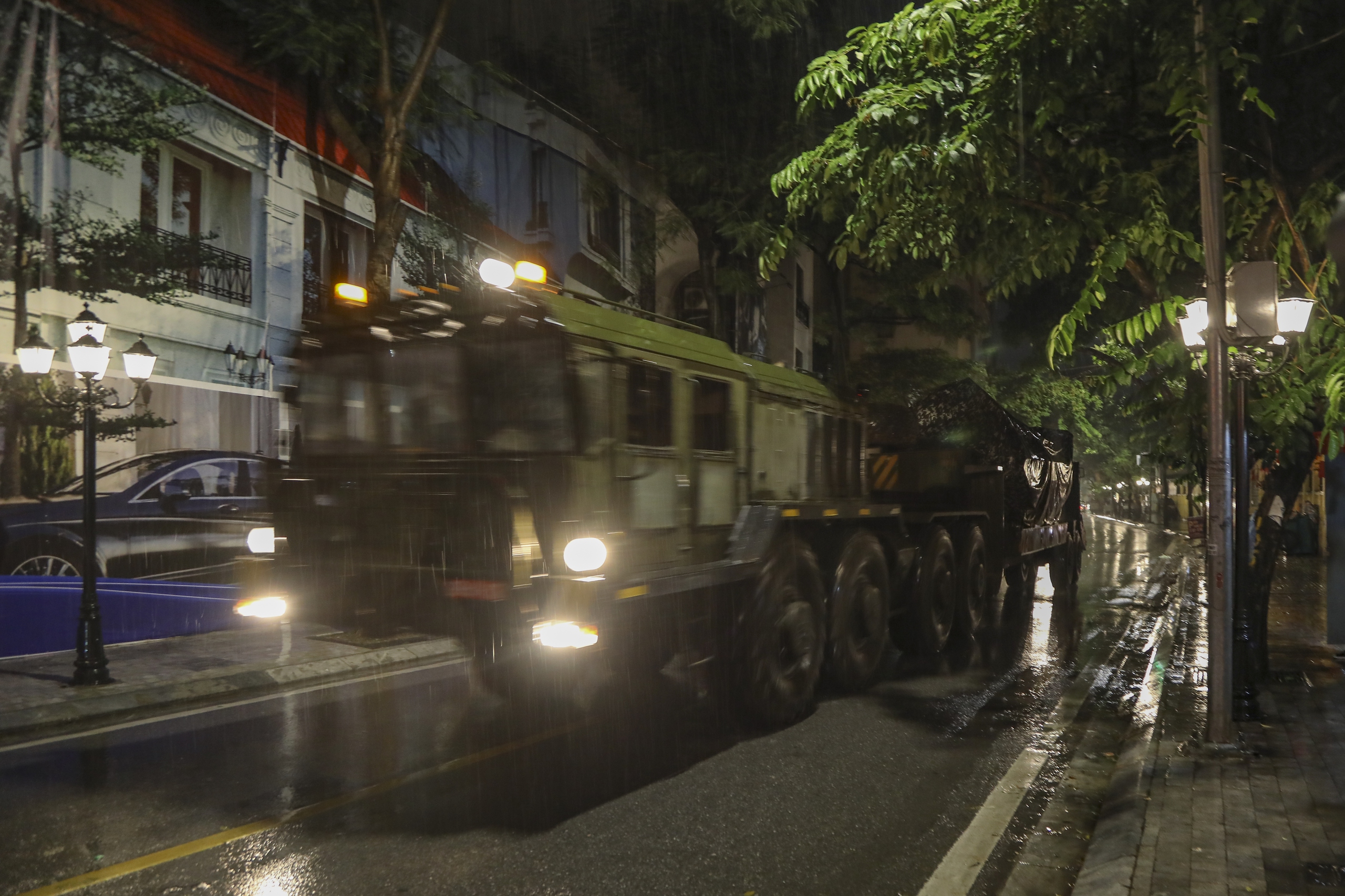Dàn khí tài tham gia nhiệm vụ A80 tập kết về trung tâm Hà Nội trong đêm - Ảnh 13.