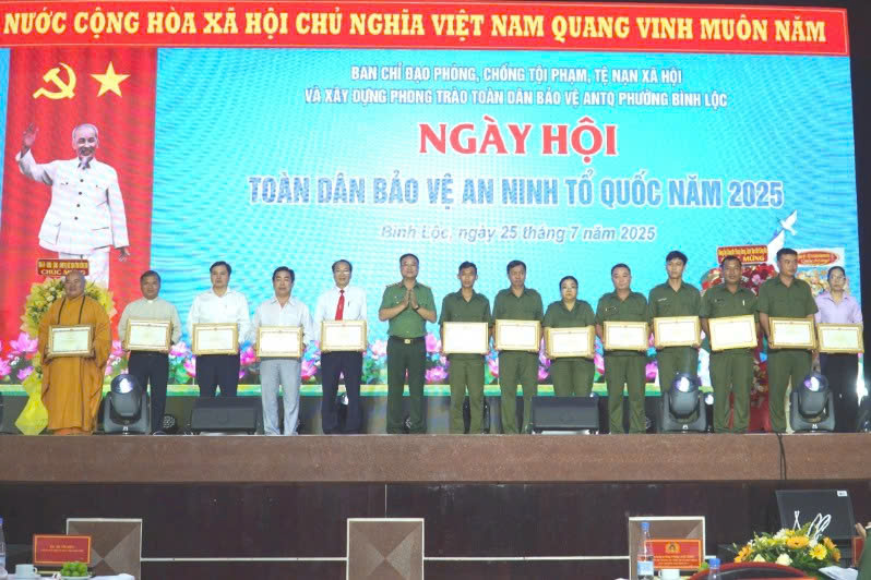 Toàn dân bảo vệ an ninh Tổ quốc- Ảnh 1. Toàn dân bảo vệ an ninh Tổ quốc- Ảnh 1.