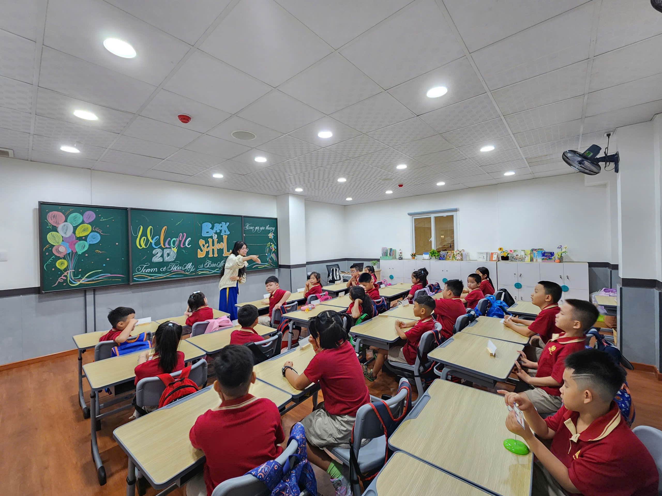 Hôm nay nhiều trường ở TP.HCM học bán trú, bắt đầu năm học mới - Ảnh 4.