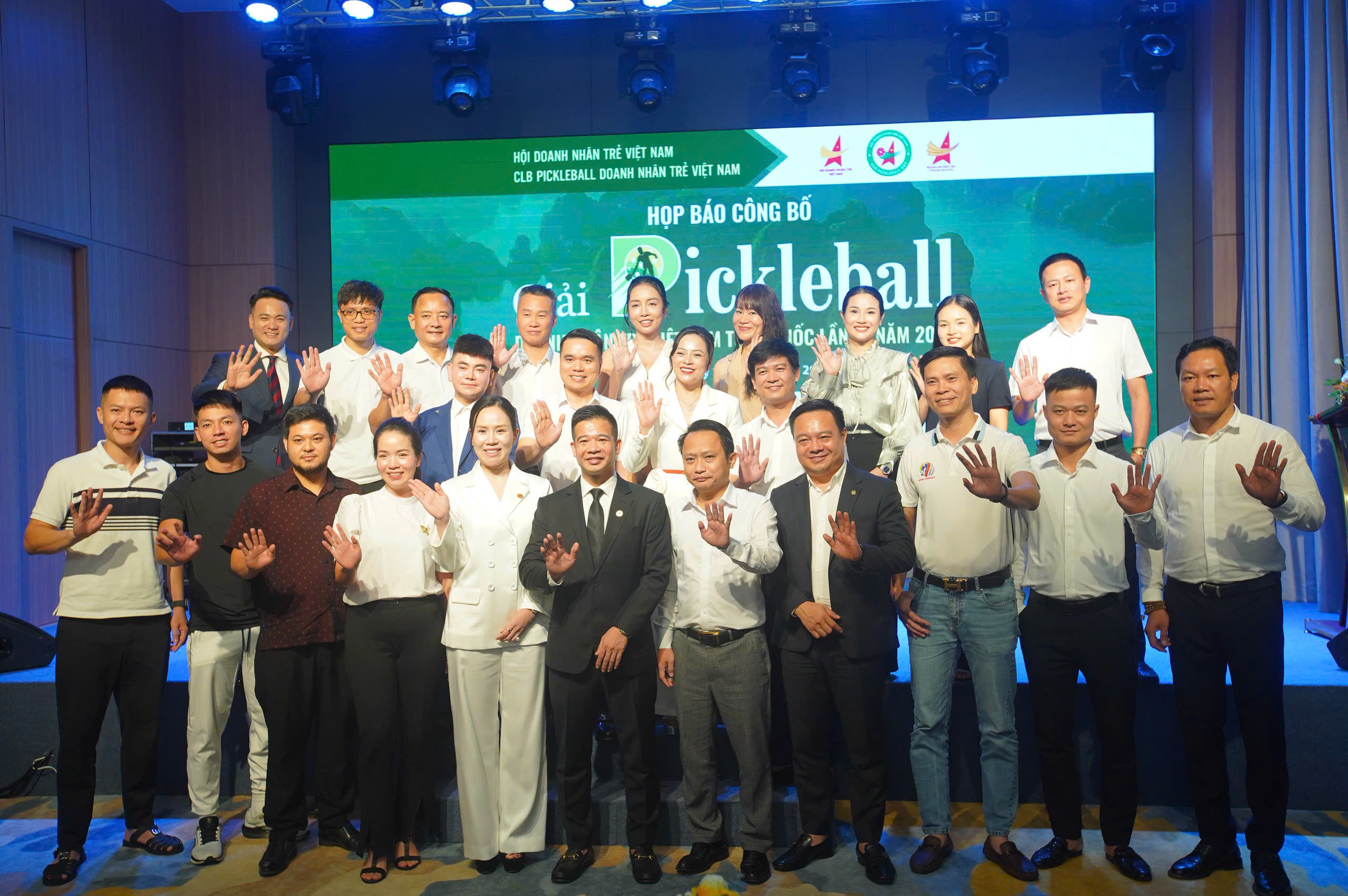 En attraktiv pickleball-lekeplass dukker opp for unge vietnamesiske gründere - Bilde 4. Xuất hiện sân chơi pickleball hấp dẫn cho doanh nhân trẻ Việt Nam- Ảnh 4.