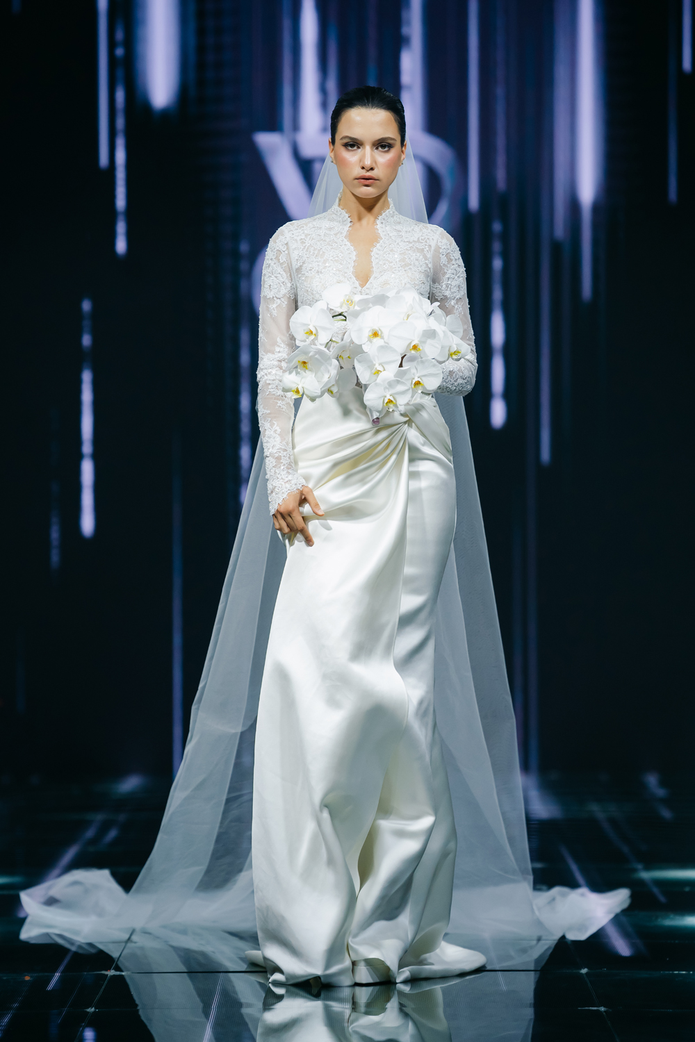 Hoa hậu Kỳ Duyên trở lại sàn runway, hóa công nương trong váy cưới lộng lẫy- Ảnh 7. Hoa hậu Kỳ Duyên trở lại sàn runway, hóa công nương trong váy cưới lộng lẫy- Ảnh 7.