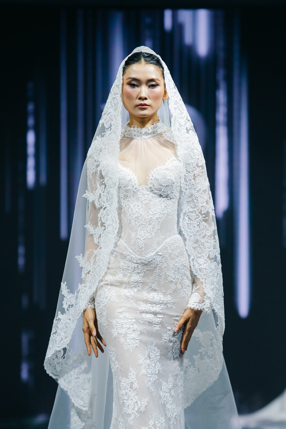 Hoa hậu Kỳ Duyên trở lại sàn runway, hóa công nương trong váy cưới lộng lẫy- Ảnh 8. Hoa hậu Kỳ Duyên trở lại sàn runway, hóa công nương trong váy cưới lộng lẫy- Ảnh 8.