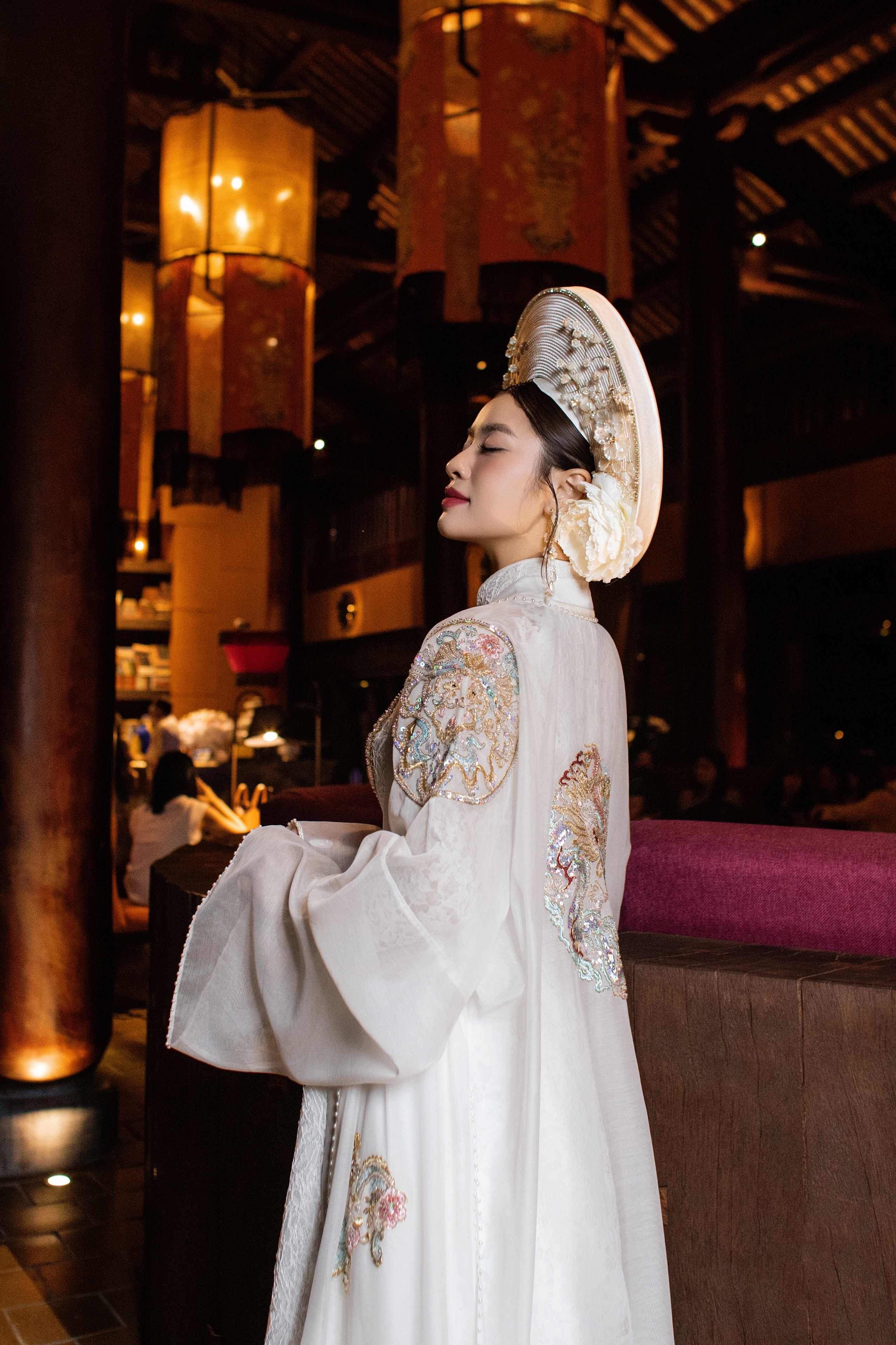 'Sao mai' Nguyễn Thu Hằng hát giữa non thiêng Yên Tử- Ảnh 2. 'Sao mai' Nguyễn Thu Hằng hát giữa non thiêng Yên Tử- Ảnh 2.