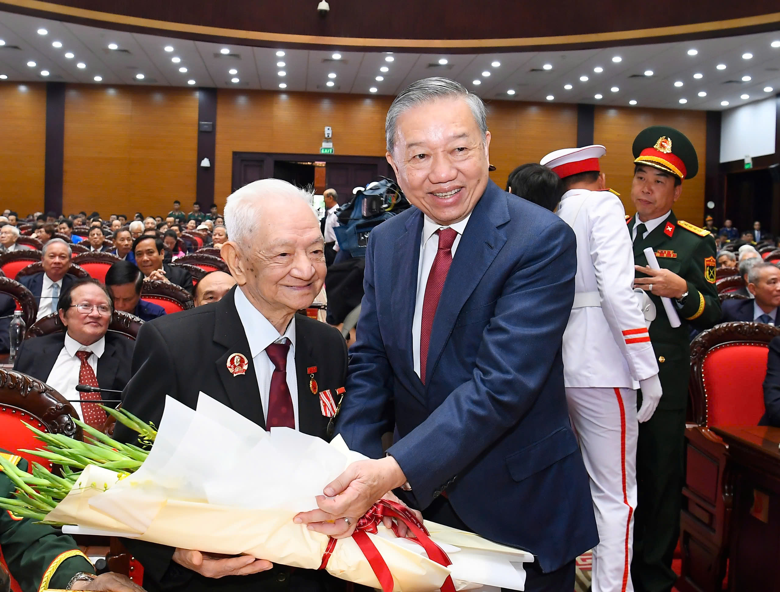 Tổng Bí thư nêu lý do không giảm số ủy viên T.Ư Đảng khóa XIV - Ảnh 1.