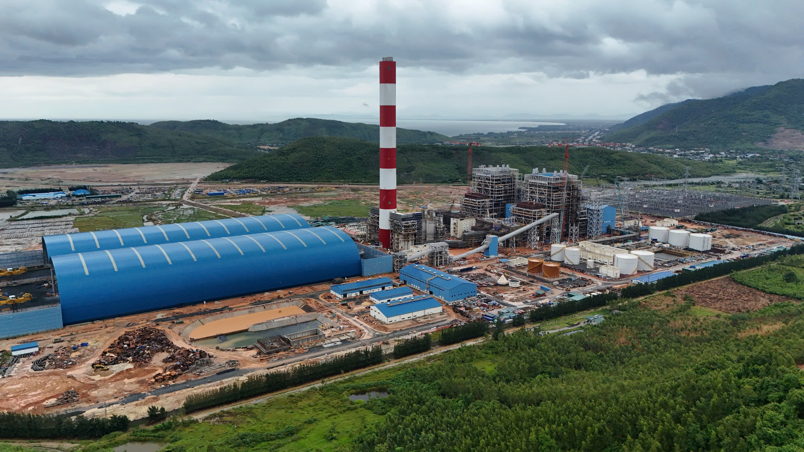 Thành công đốt dầu lần đầu tổ máy 1 Nhiệt điện Quảng Trạch 1- Ảnh 2. Thành công đốt dầu lần đầu tổ máy 1 Nhiệt điện Quảng Trạch 1- Ảnh 2.