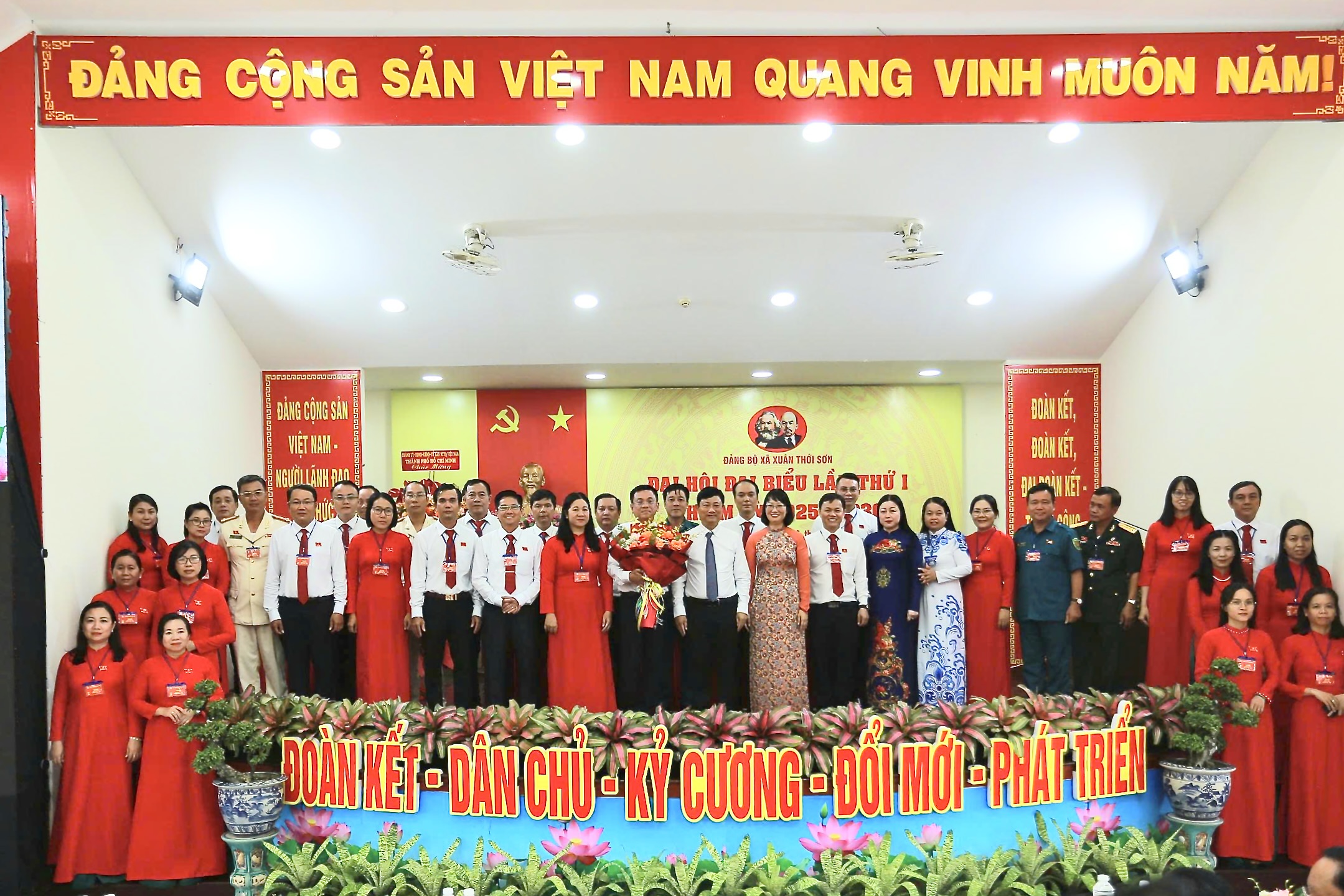 Chủ tịch HĐND TP.HCM:Xã Xuân Thới Sơn phải đẩy nhanh các dự án hạ tầng trọng điểm - Ảnh 1.