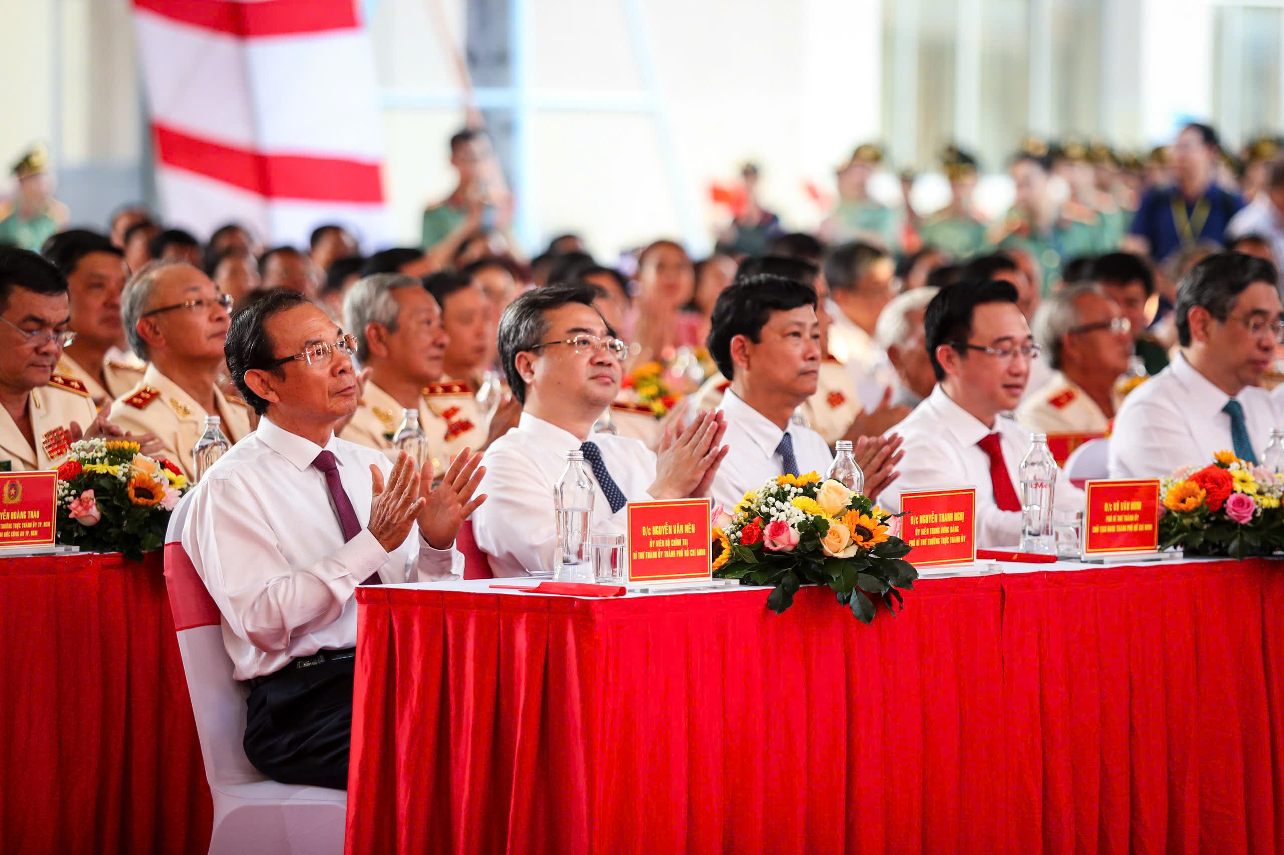 Công an TP.HCM họp mặt kỷ niệm 80 năm ngày truyền thống CAND - Ảnh 2.