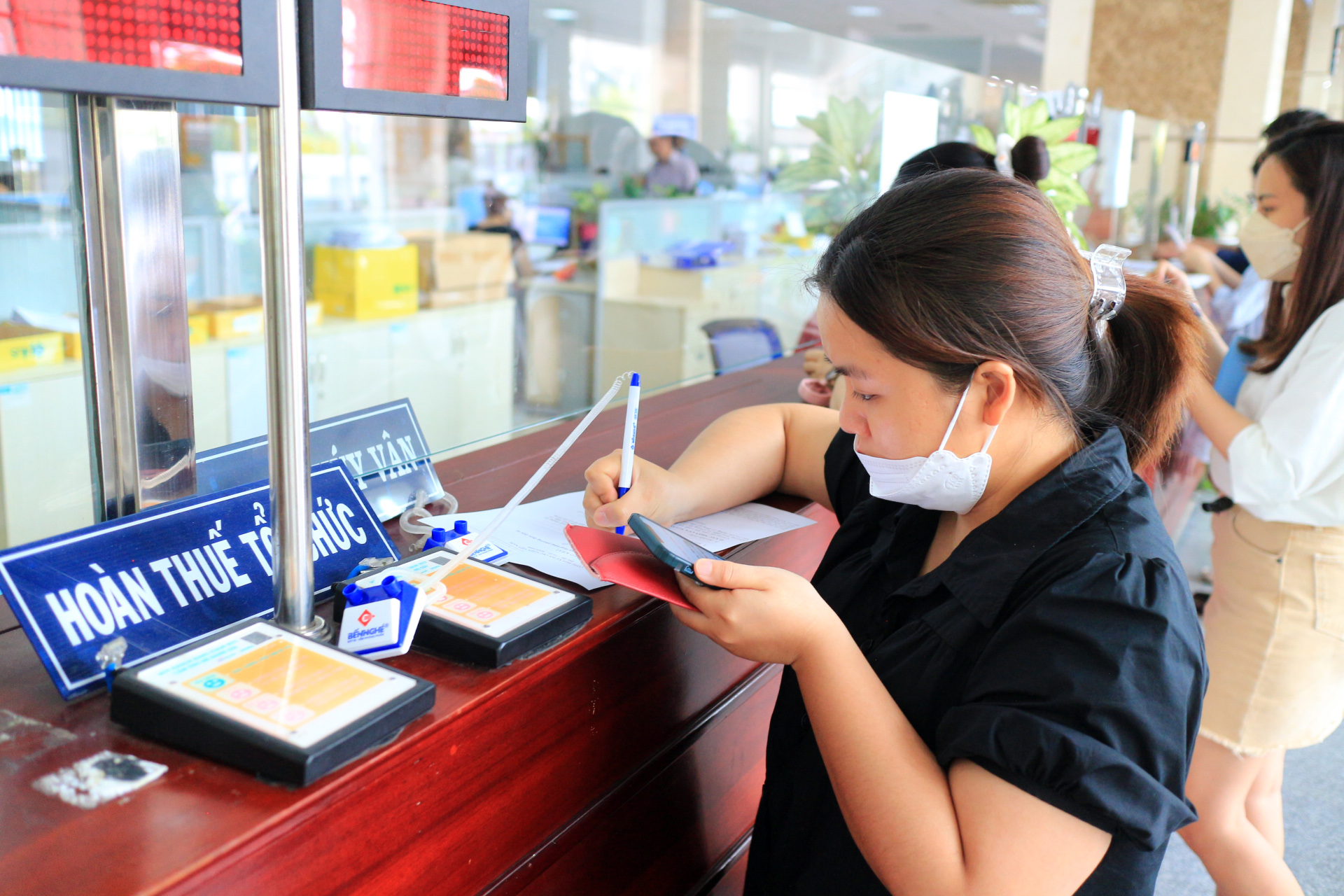 Chuẩn bị bỏ thuế khoán, hộ kinh doanh lo sai phạm khi xuất hóa đơn- Ảnh 1.
