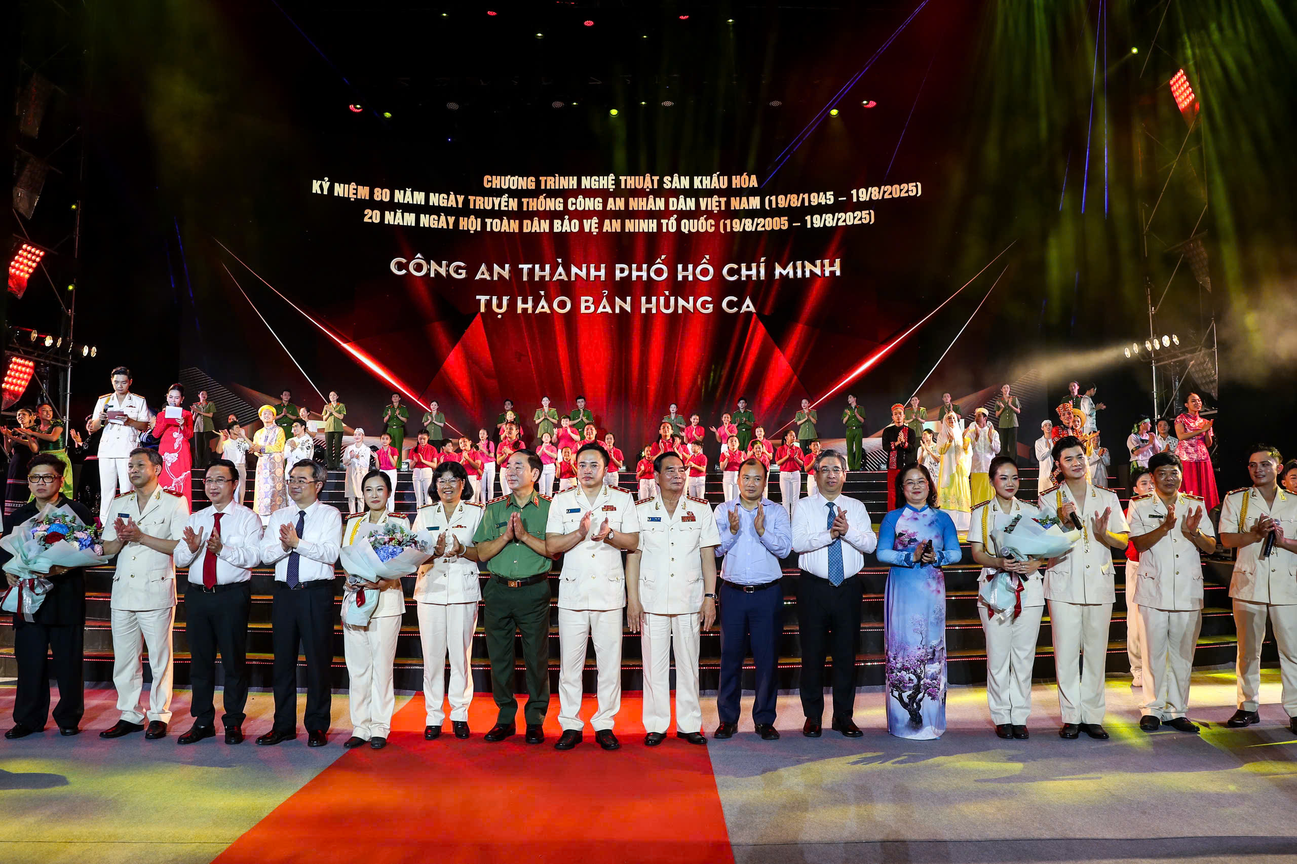 Công an TP.HCM họp mặt kỷ niệm 80 năm ngày truyền thống CAND - Ảnh 16.