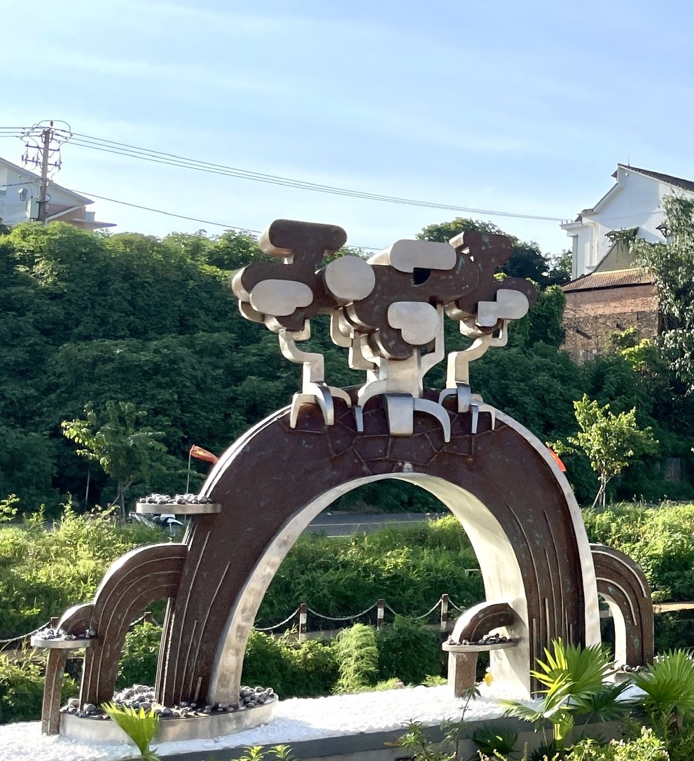 Skulpturkunst forteller historier om Gia Lai-landet og menneskene - Bilde 3. Nghệ thuật điêu khắc kể chuyện đất và người Gia Lai- Ảnh 3.