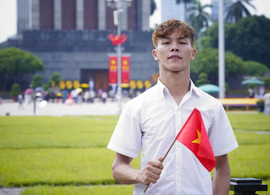 Chàng trai khuyết tật và hành trình 'tái sinh' bằng nỗ lực phi thường- Ảnh 1.