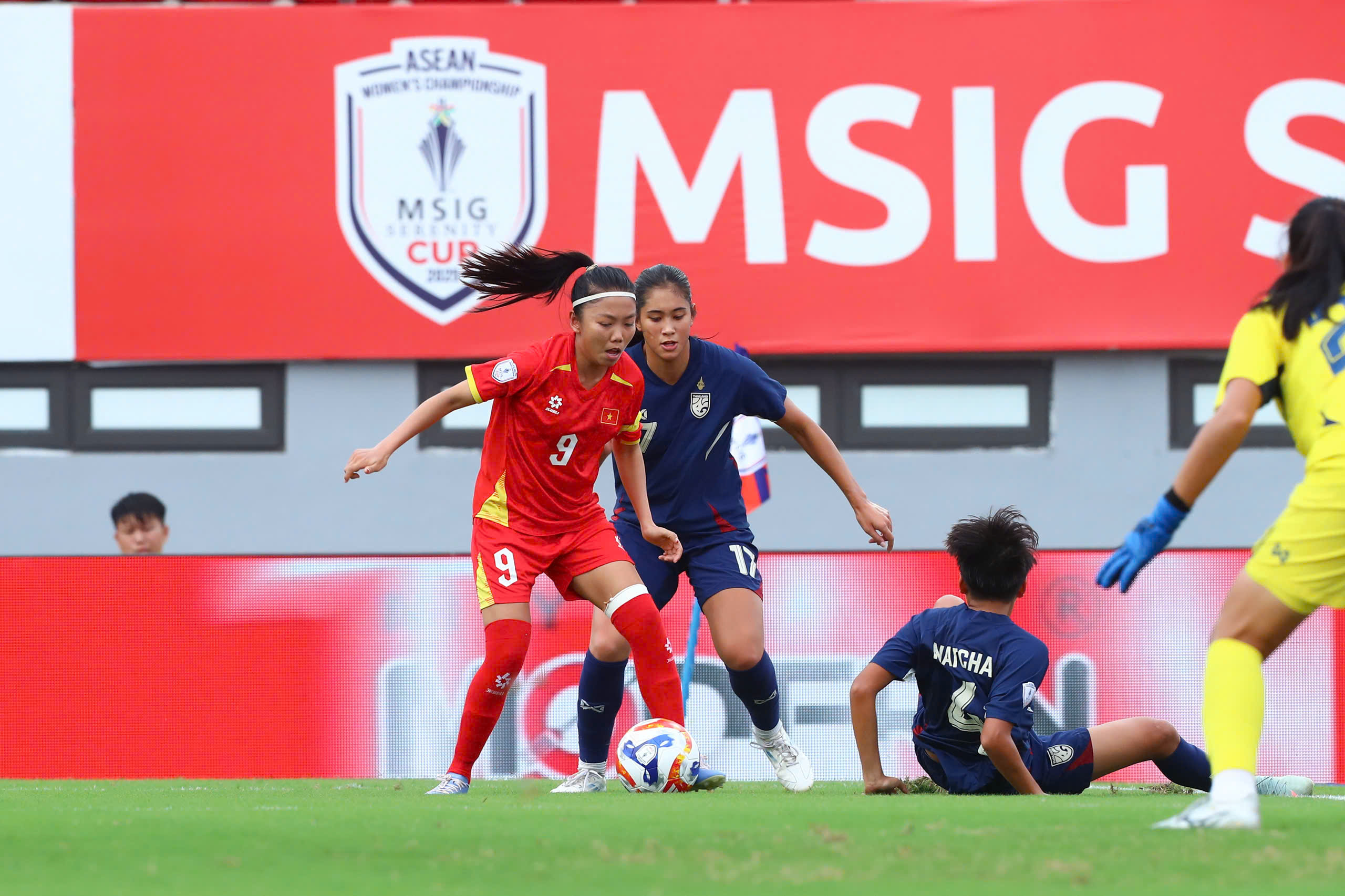 Trenér Mai Duc Chung mluvil upřímně o Huynh Nhu, thajský kouč přiznal, že... - Foto 1. HLV Mai Đức Chung nói lời gan ruột về Huỳnh Như, HLV Thái Lan thừa nhận rằng...- Ảnh 1.