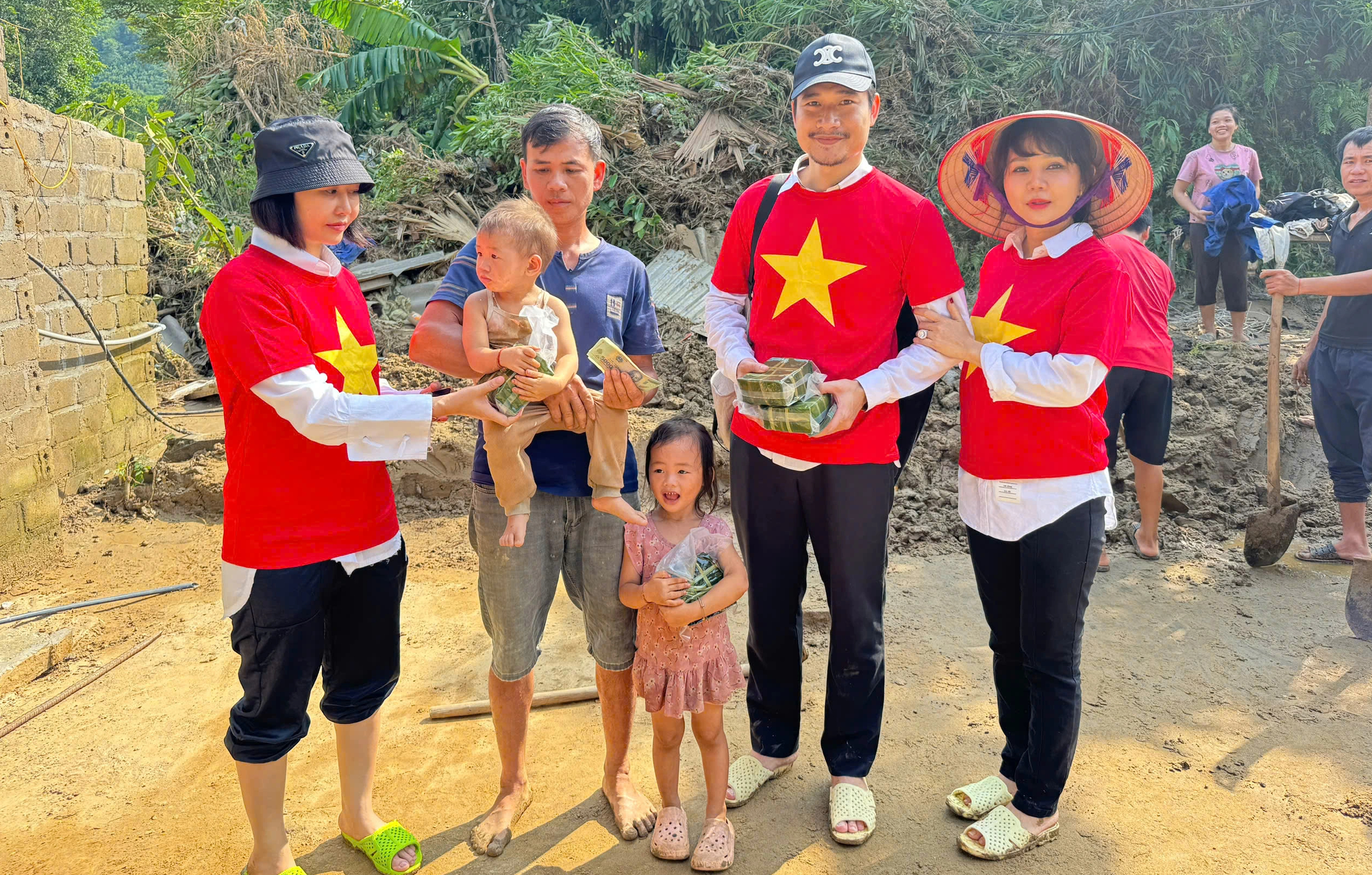 Từ 'vai ác' màn ảnh đến hành trình gieo 'trái tim hồng' thiện nguyện ở đời thường- Ảnh 5.
