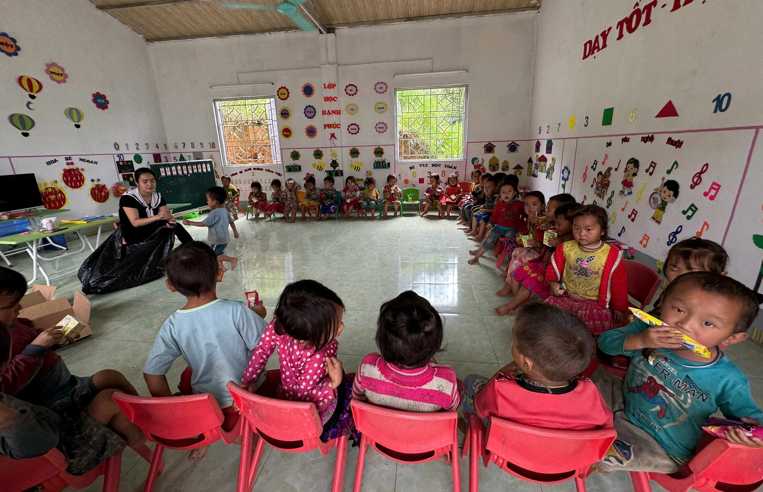 Từ 'vai ác' màn ảnh đến hành trình gieo 'trái tim hồng' thiện nguyện ở đời thường- Ảnh 3.