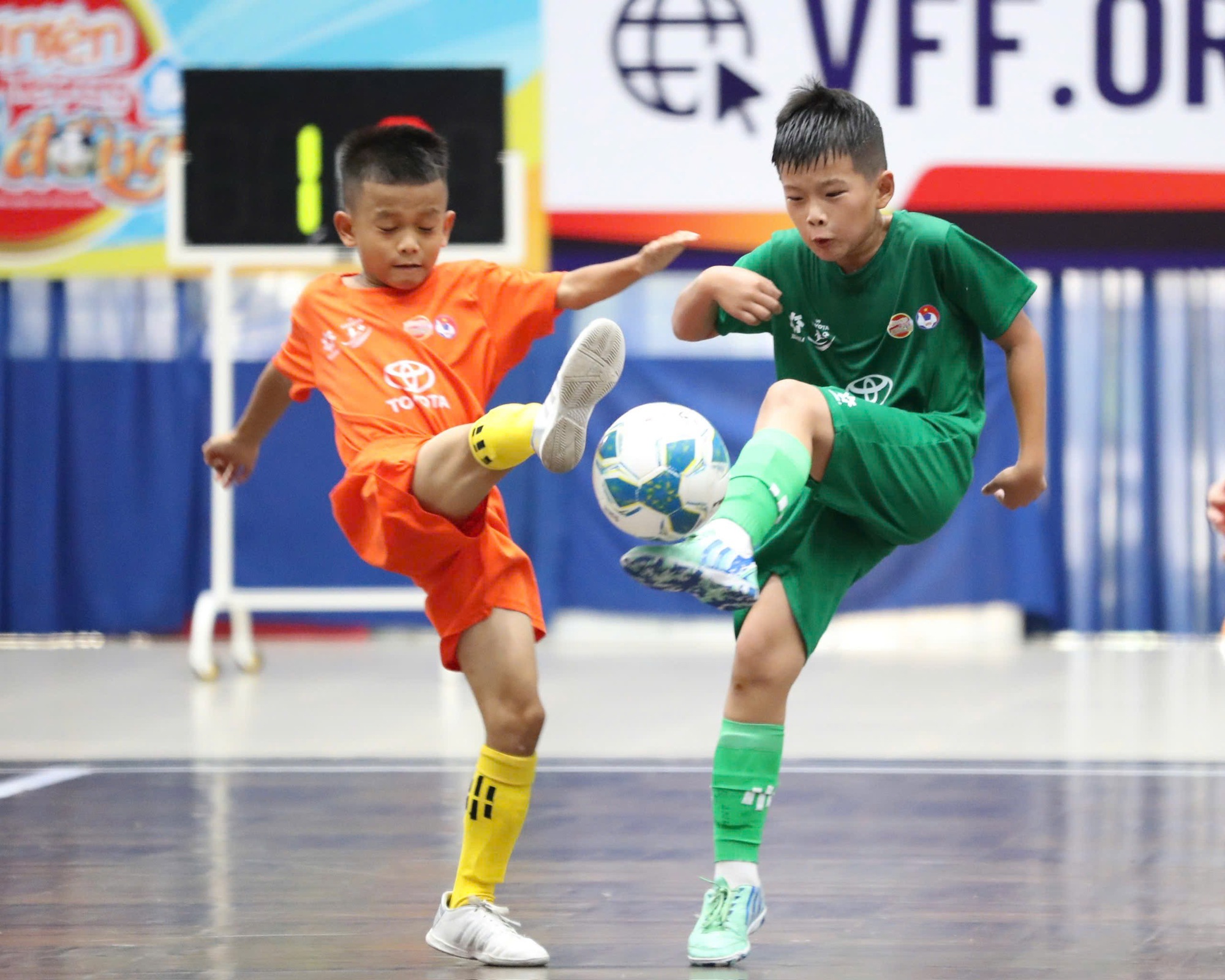 កំណត់ក្រុមចំនួន 8 ដែលចូលដល់វគ្គ 1/4 ផ្តាច់ព្រ័ត្រនៃការប្រកួត Toyota Cup National U.9 Tournament ឆ្នាំ 2025 - រូបថត 3 ។ Xác định 8 đội bóng vào vòng tứ kết giải U.9 toàn quốc Toyota Cup 2025- Ảnh 3.