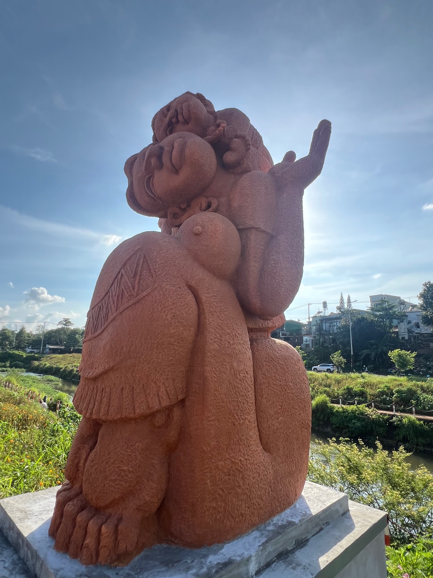 Skulpturkunst forteller historier om Gia Lai-landet og menneskene - Bilde 1. Nghệ thuật điêu khắc kể chuyện đất và người Gia Lai- Ảnh 1.