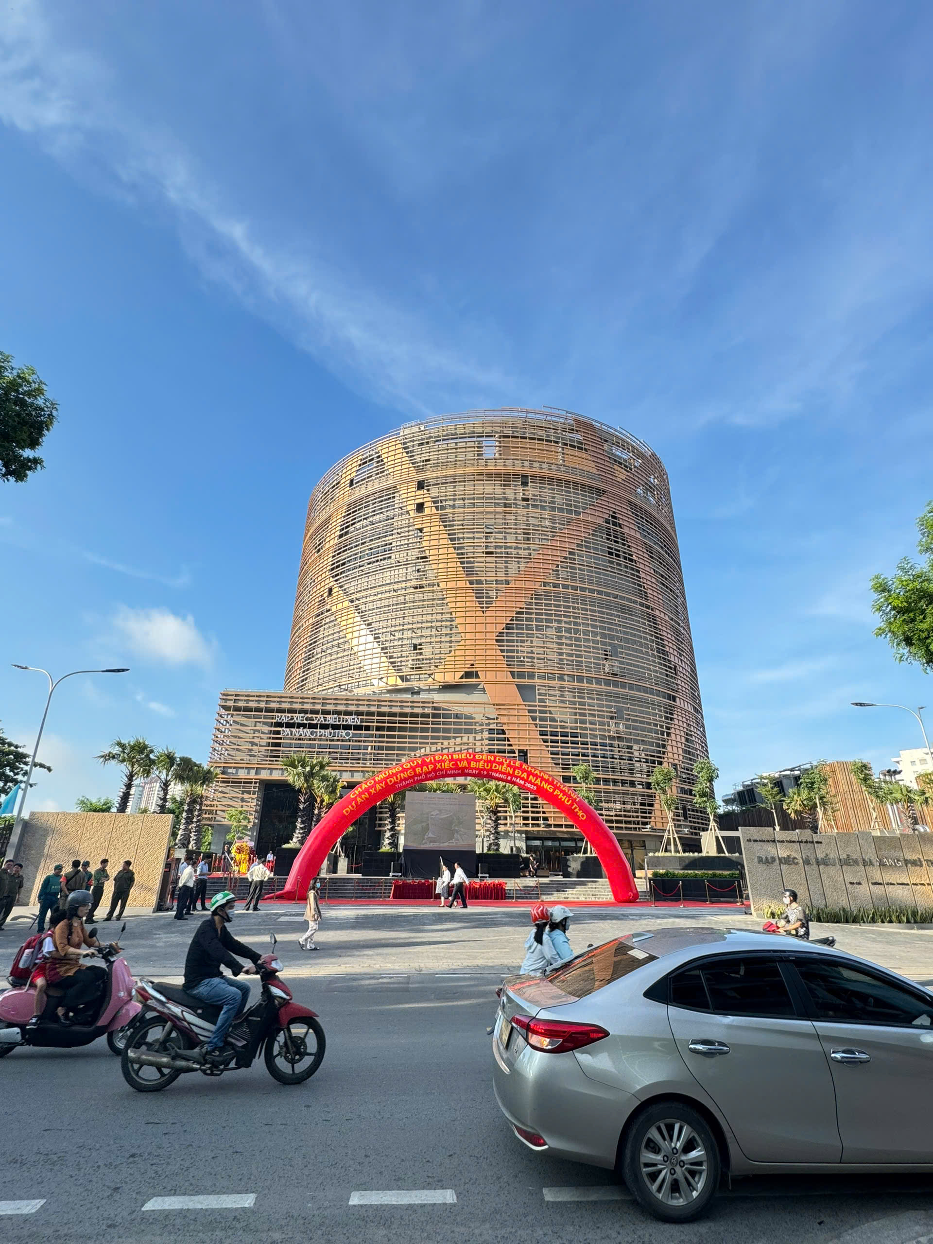 Bandar Raya Ho Chi Minh: Gambar jarak dekat Sirkus Phu Tho dan Teater Persembahan Pelbagai guna bernilai hampir VND 1,400 bilion - Foto 8. TP.HCM: Cận cảnh Rạp xiếc và biểu diễn đa năng Phú Thọ gần 1.400 tỉ đồng- Ảnh 8.
