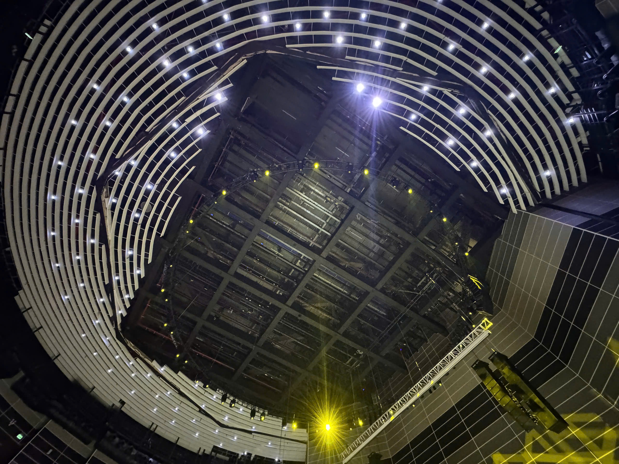 Bandar Ho Chi Minh: Gambar jarak dekat Sirkus Phu Tho dan Teater Persembahan Serbaguna bernilai hampir VND 1,400 bilion - Foto 3. TP.HCM: Cận cảnh Rạp xiếc và biểu diễn đa năng Phú Thọ gần 1.400 tỉ đồng- Ảnh 3.