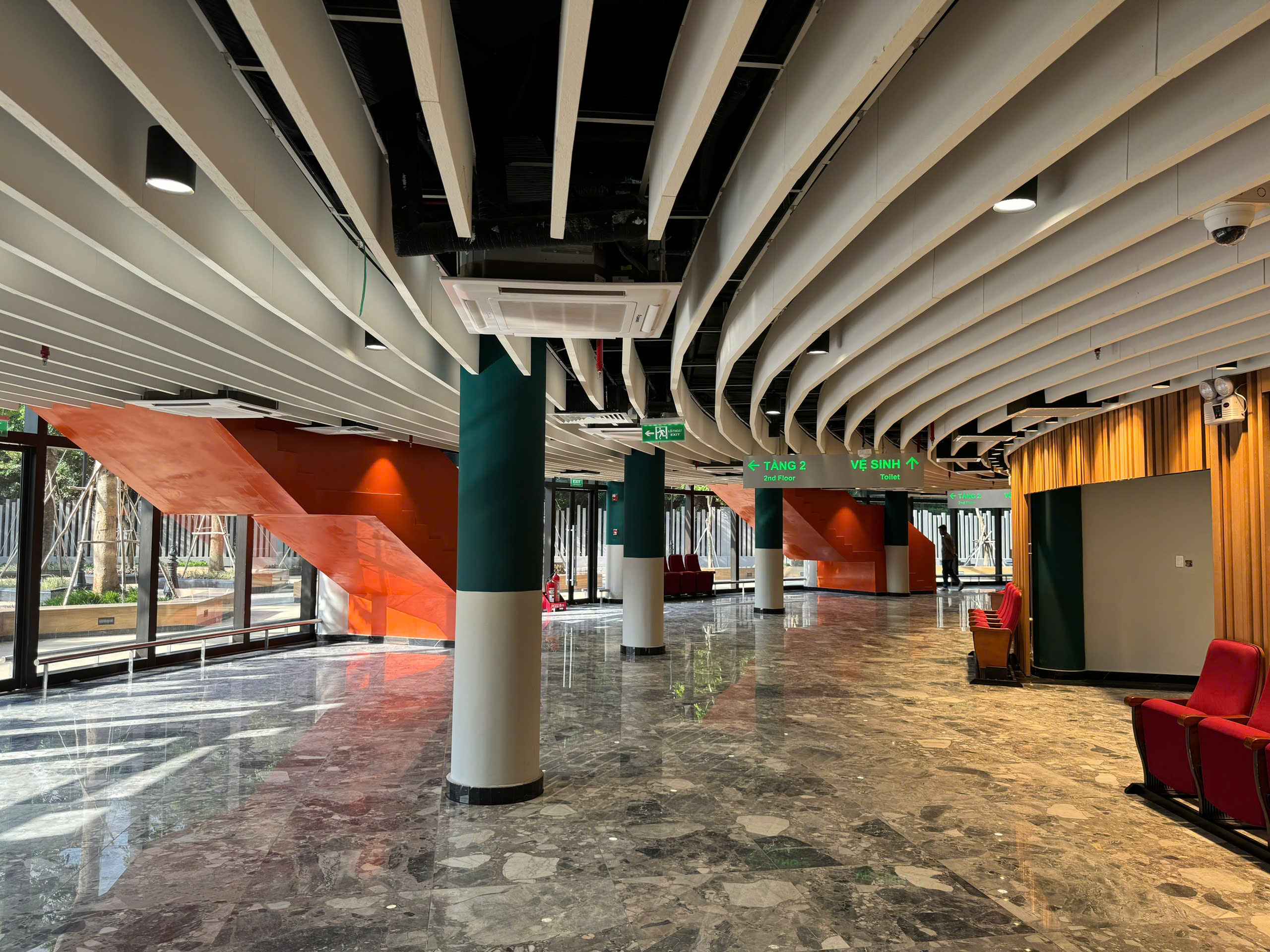 Bandar Raya Ho Chi Minh: Gambar jarak dekat Sirkus Phu Tho dan Teater Persembahan Pelbagai guna bernilai hampir VND 1,400 bilion - Foto 6. TP.HCM: Cận cảnh Rạp xiếc và biểu diễn đa năng Phú Thọ gần 1.400 tỉ đồng- Ảnh 6.