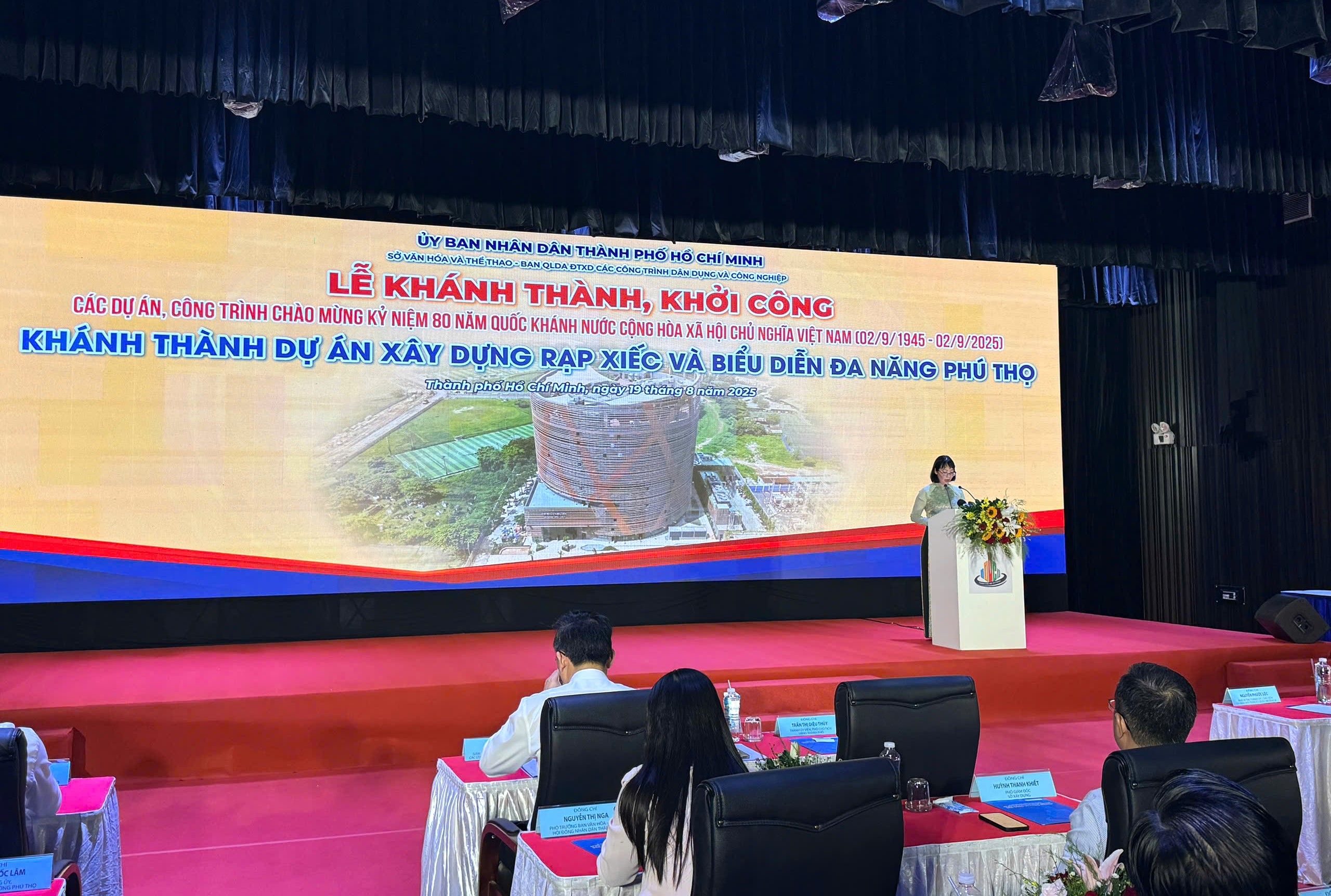 Bandar Raya Ho Chi Minh: Gambar dekat Phu Tho Circus dan Teater Persembahan Serbaguna bernilai hampir VND 1,400 bilion - Foto 1. TP.HCM: Cận cảnh Rạp xiếc và biểu diễn đa năng Phú Thọ gần 1.400 tỉ đồng- Ảnh 1.