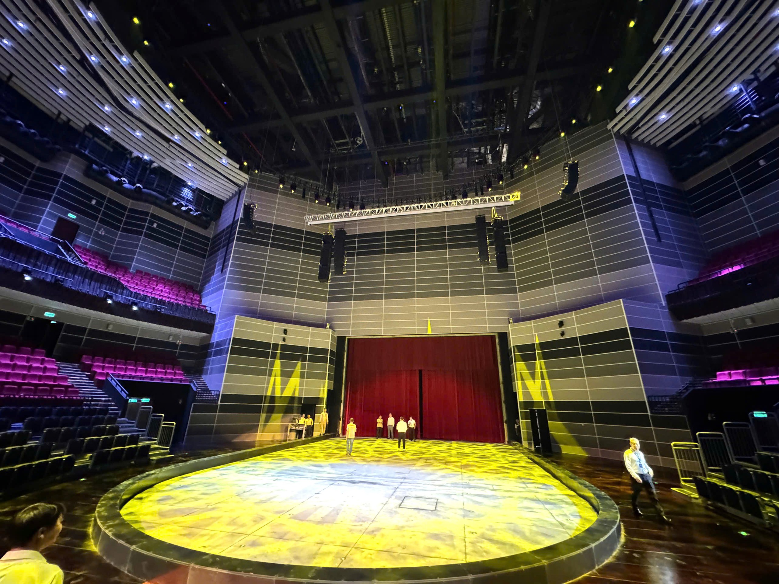 Bandar Raya Ho Chi Minh: Gambar dekat Phu Tho Circus dan Teater Persembahan Serbaguna bernilai hampir VND 1,400 bilion - Foto 4. TP.HCM: Cận cảnh Rạp xiếc và biểu diễn đa năng Phú Thọ gần 1.400 tỉ đồng- Ảnh 4.