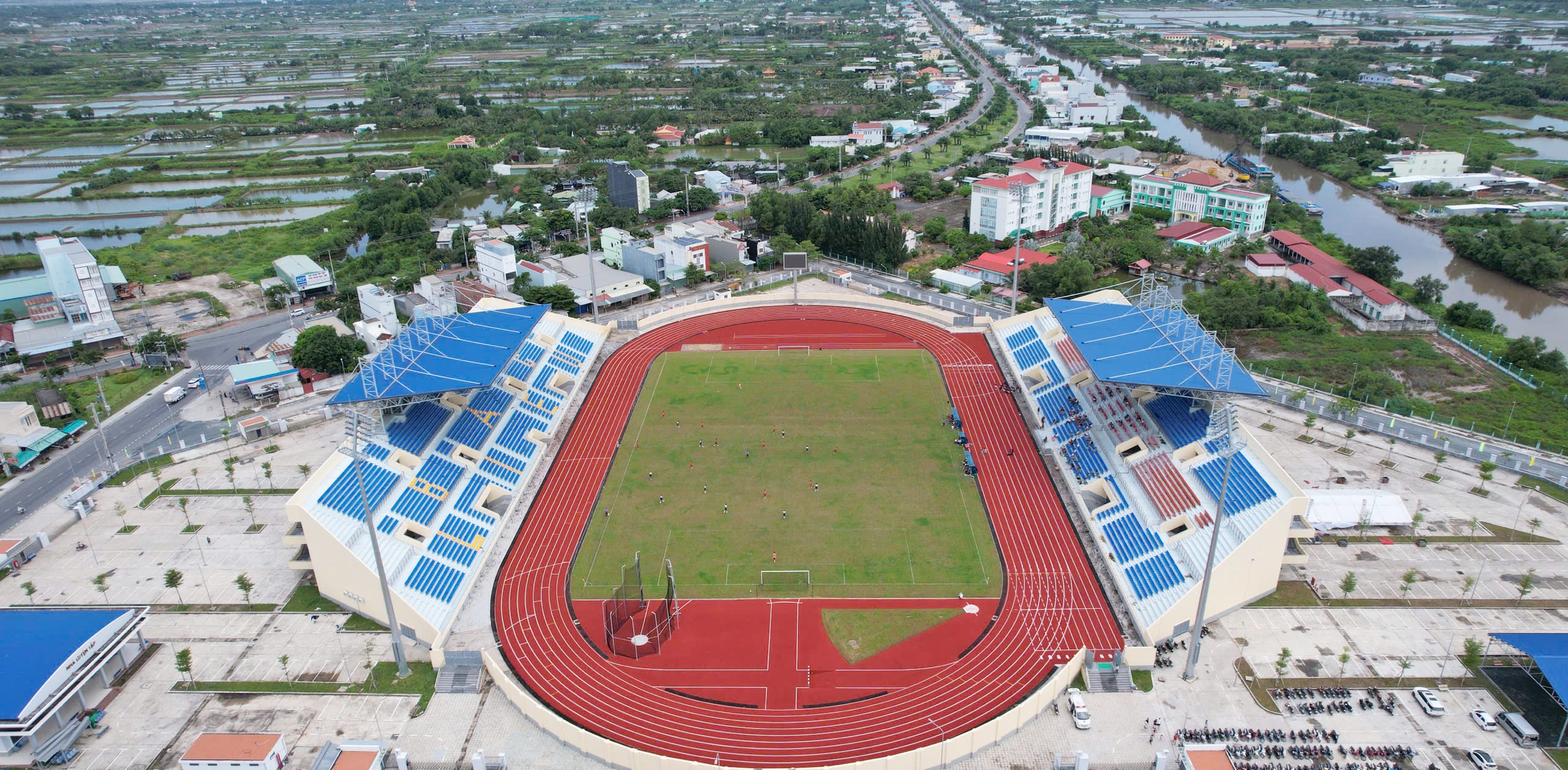 Ca Mau: Invigning av sportkomplex med ett totalt investeringskapital på mer än 367 miljarder VND - Foto 1. Cà Mau: Khánh thành Khu liên hợp TDTT có tổng vốn đầu tư hơn 367 tỉ đồng- Ảnh 1.