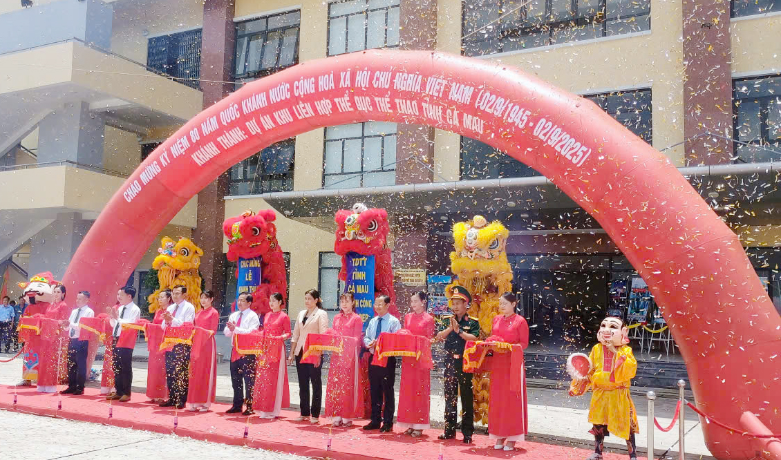 Ca Mau: Invigning av sportkomplex med ett totalt investeringskapital på mer än 367 miljarder VND - Foto 2. Cà Mau: Khánh thành Khu liên hợp TDTT có tổng vốn đầu tư hơn 367 tỉ đồng- Ảnh 2.