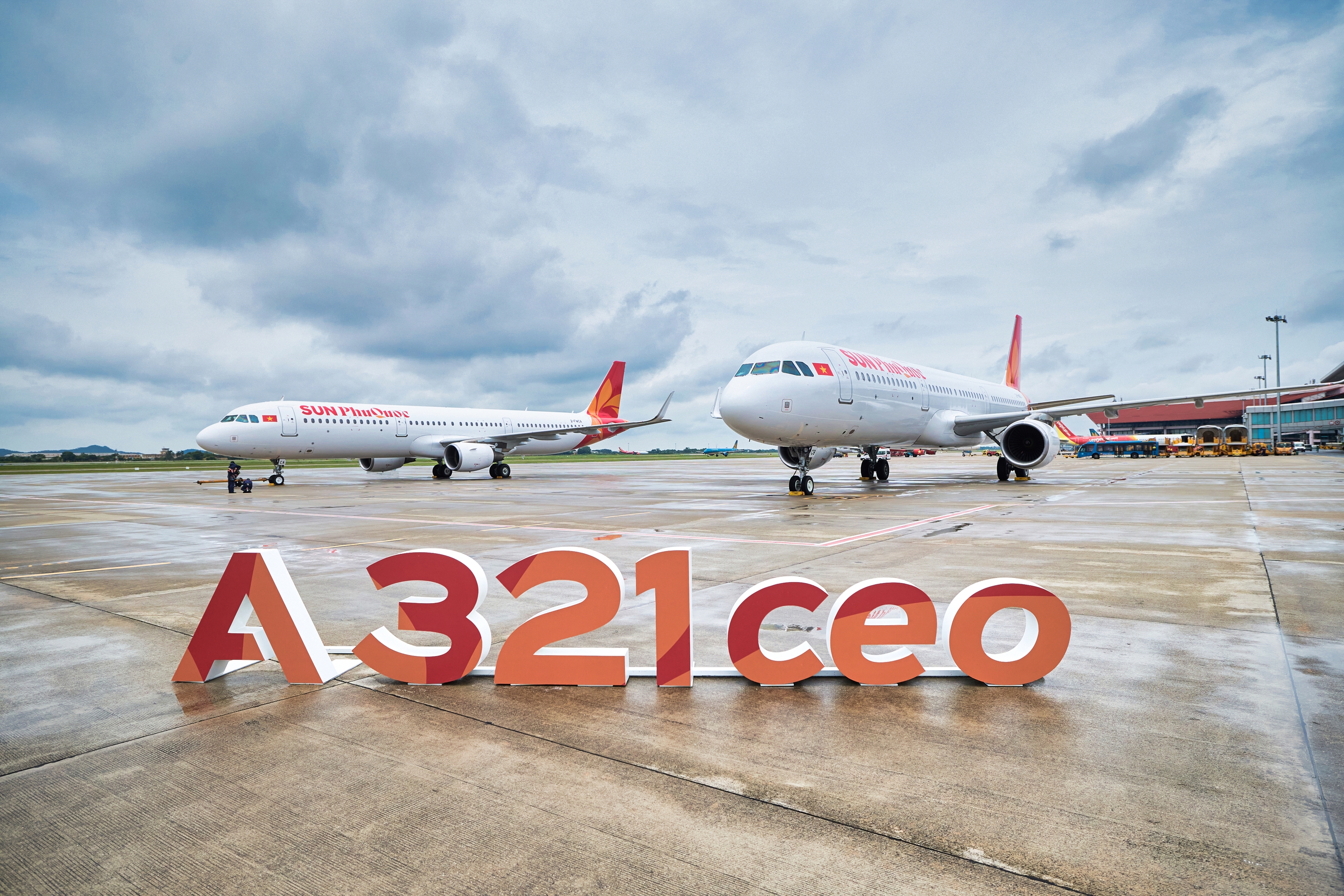 Sun PhuQuoc Airways đón cùng lúc 2 tàu Airbus A321CEO, 'thần tốc' hoàn thiện đội bay - Ảnh 1.