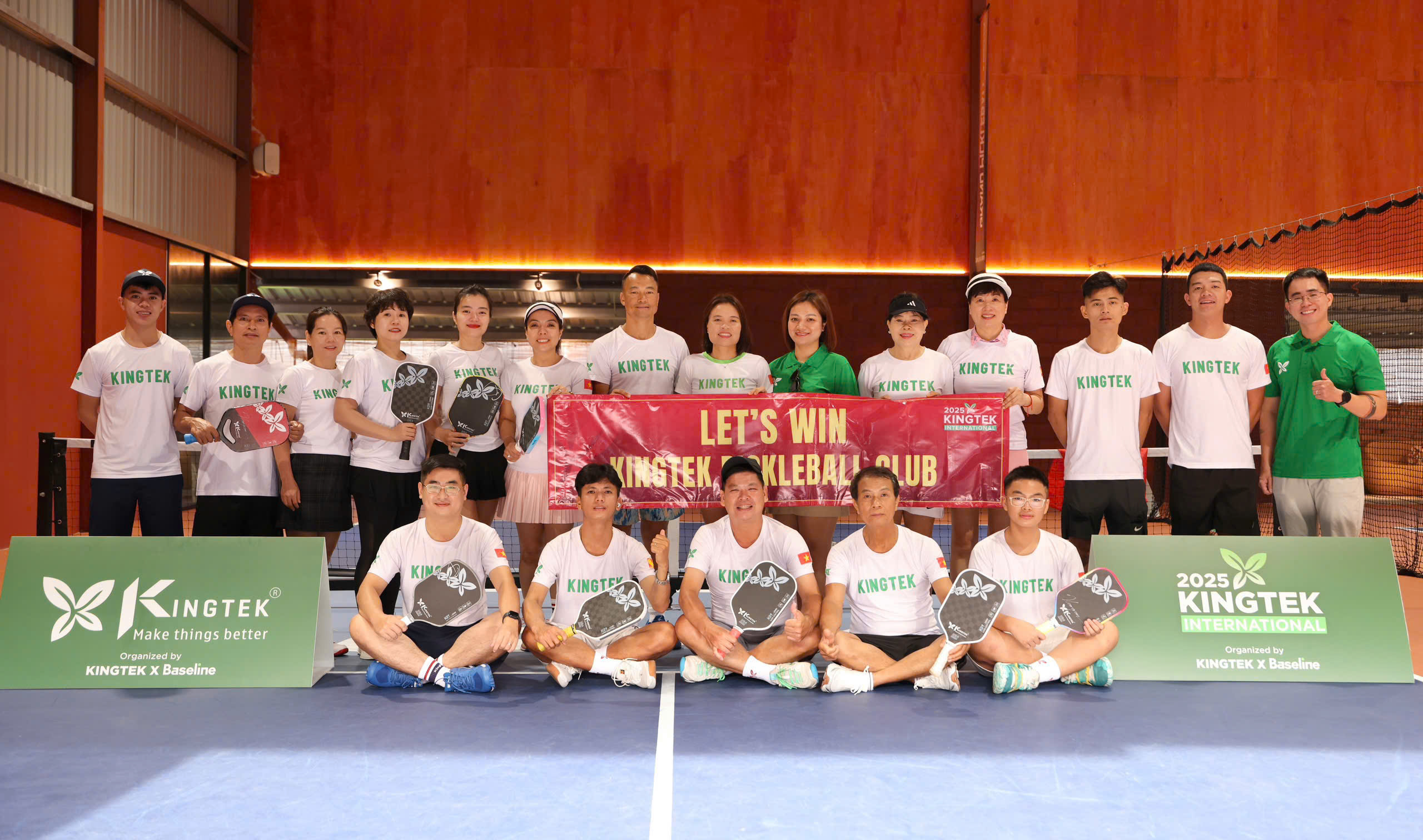Los tenistas vietnamitas causan revuelo en el torneo de pickleball Kingtek International 2025 - Foto 7. Các tay vợt Việt Nam gây sốt ở giải pickleball Kingtek International 2025- Ảnh 7.