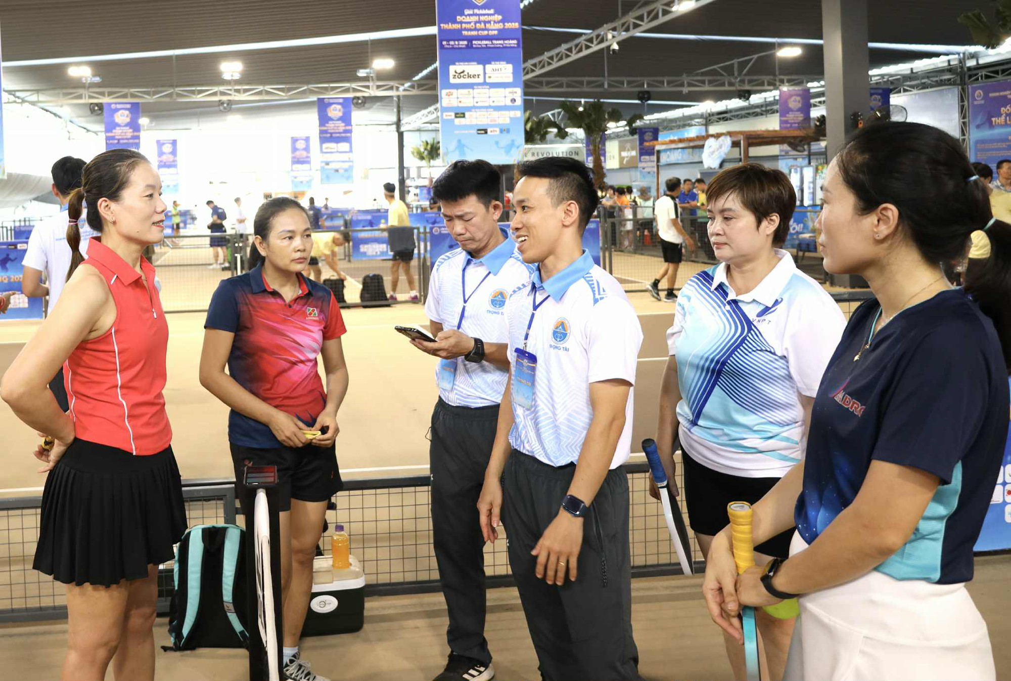 Trọng tài pickleball Đà Nẵng đạt chuẩn châu Á, sẵn sàng cầm còi quốc tế - Ảnh 2.