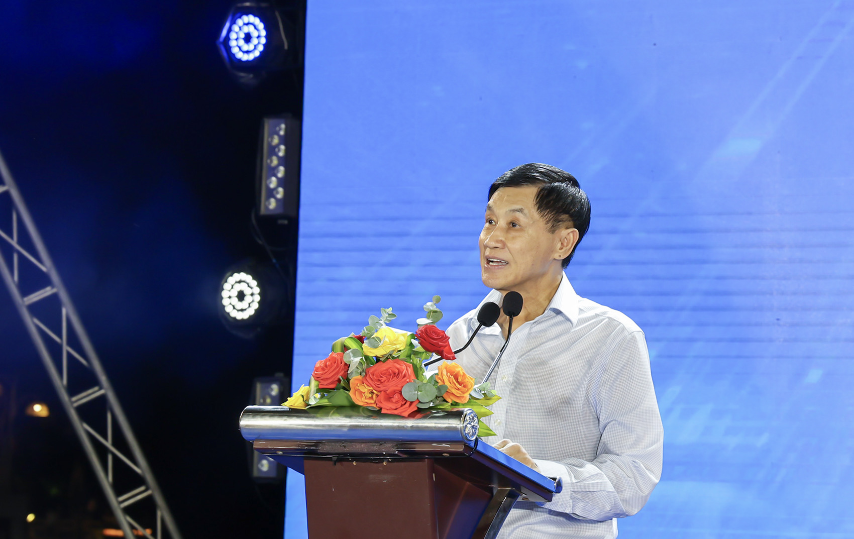 Ông Johnathan Hạnh Nguyễn đồng hành cùng 1.050 học sinh khó khăn tỉnh Khánh Hòa- Ảnh 1. Ông Johnathan Hạnh Nguyễn đồng hành cùng 1.050 học sinh khó khăn tỉnh Khánh Hòa- Ảnh 1.