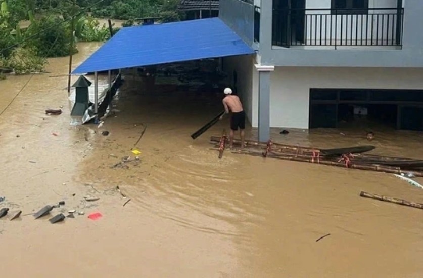Bộ Quốc phòng điều máy bay trực thăng cứu trợ vùng mưa lũ Điện Biên - Ảnh 2.