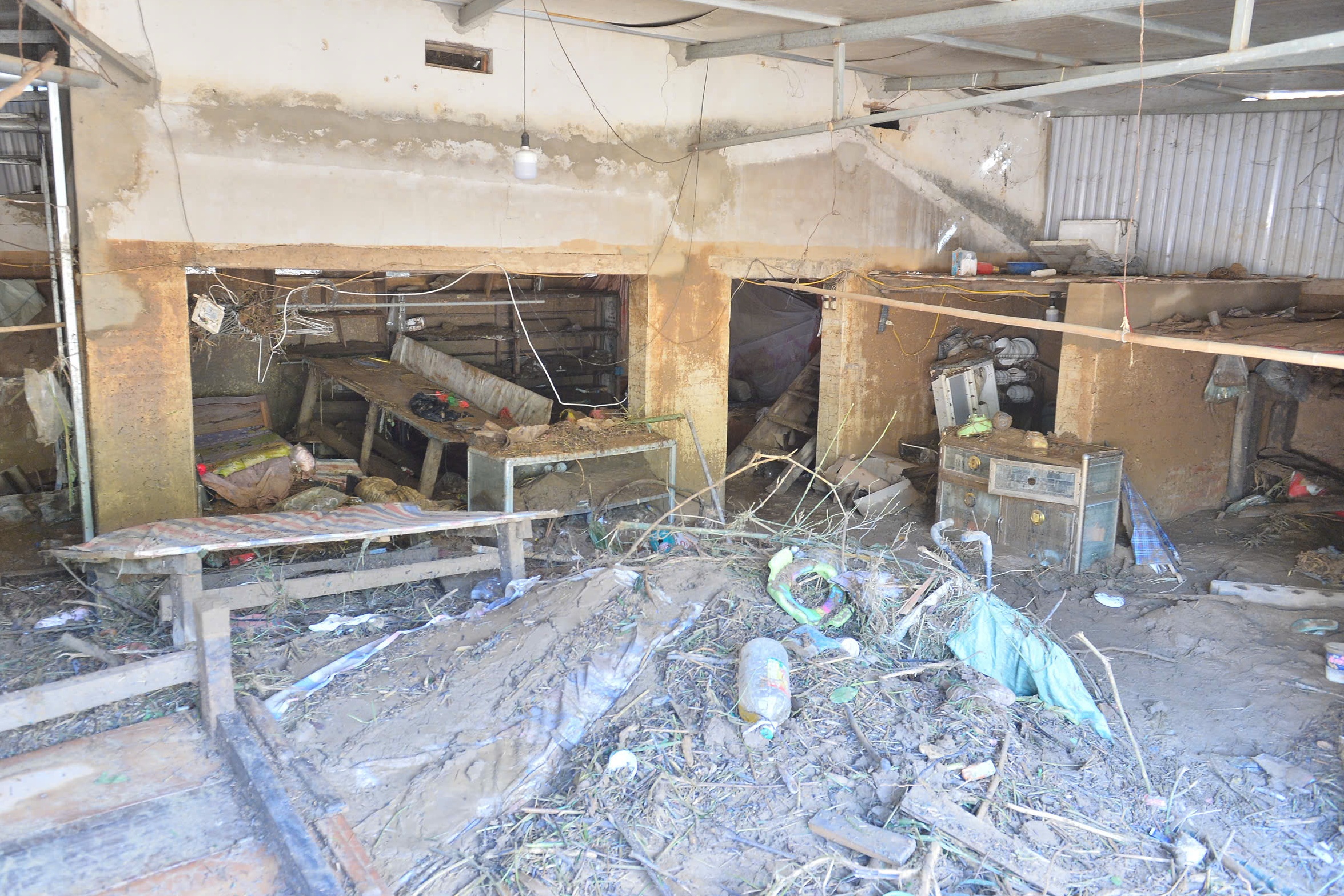 Bản l&agrave;ng ở Điện Bi&ecirc;n tan hoang sau cơn lũ dữ - Ảnh 9.