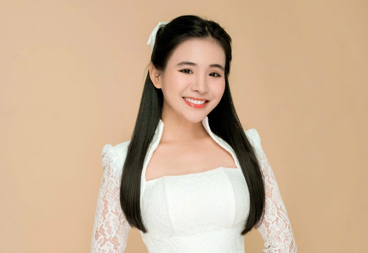 ‘Con gái nuôi Phi Nhung’ Quỳnh Trang kết hợp cùng á quân 'Thần tượng bolero'
- Ảnh 2. ‘Con gái nuôi Phi Nhung’ Quỳnh Trang kết hợp cùng á quân 'Thần tượng bolero'
- Ảnh 2.