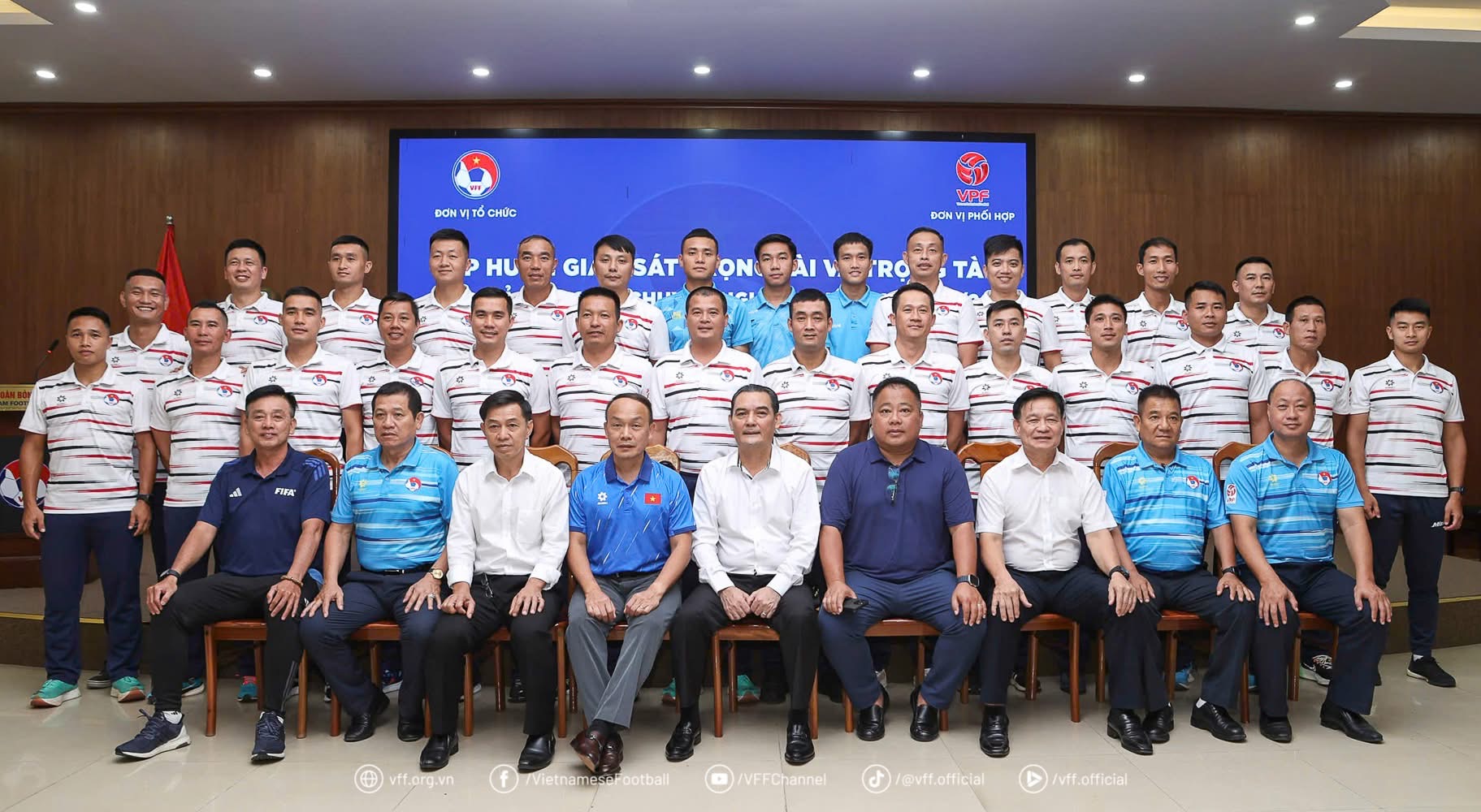 V-League má stále 14 týmů, rozhodčí nemusí odpracovat méně zápasů: VPF je nejspokojenější! - Foto 1. V-League vẫn đủ 14 đội, trọng tài không bị giảm trận tác nghiệp: VPF mừng nhất! 
- Ảnh 1.