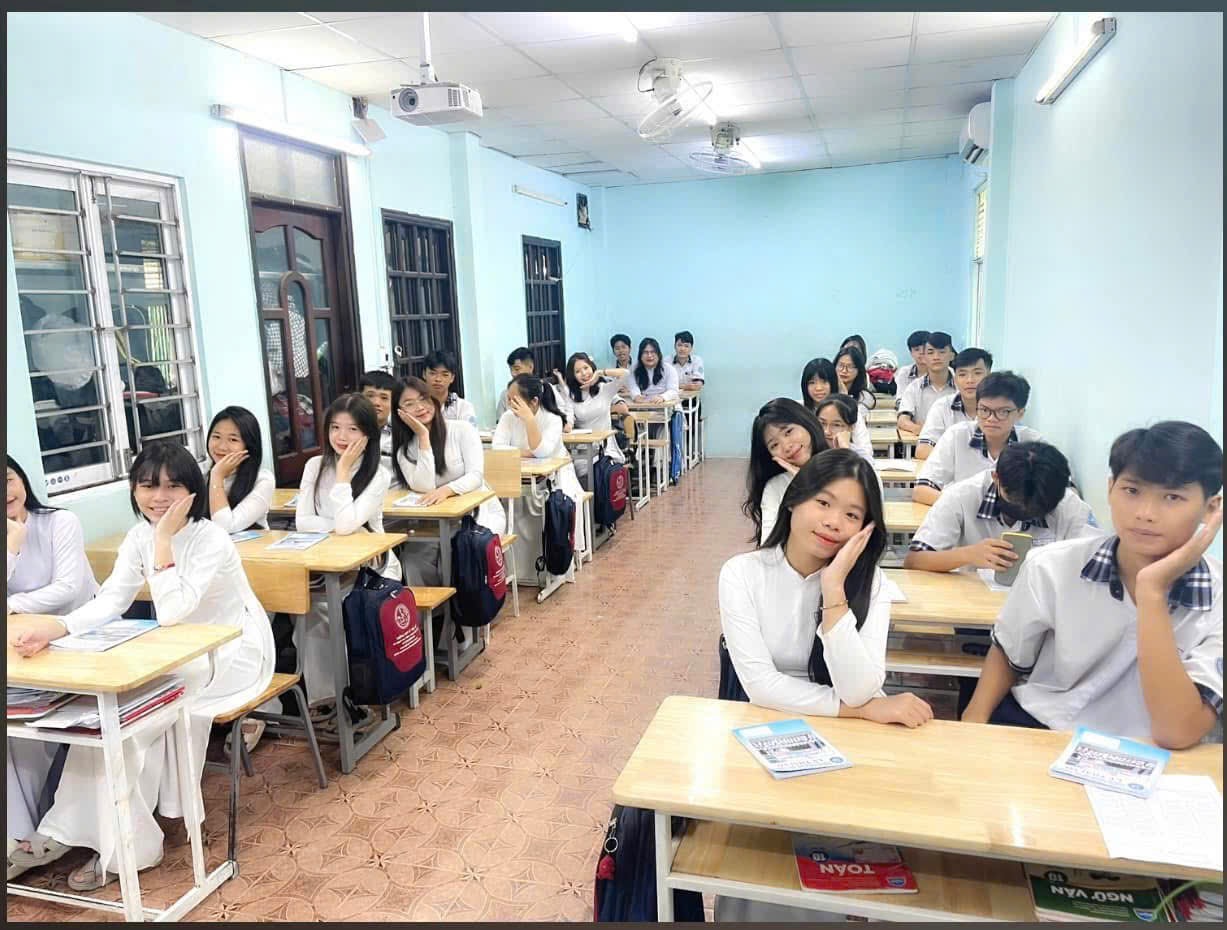 Orașul Ho Și Min: 12 școli private au primit cote de înscriere pentru clasa a X-a - Fotografia 1. TP.HCM: Đã có 12 trường ngoài công lập được giao chỉ tiêu tuyển sinh lớp 10 - Ảnh 1.