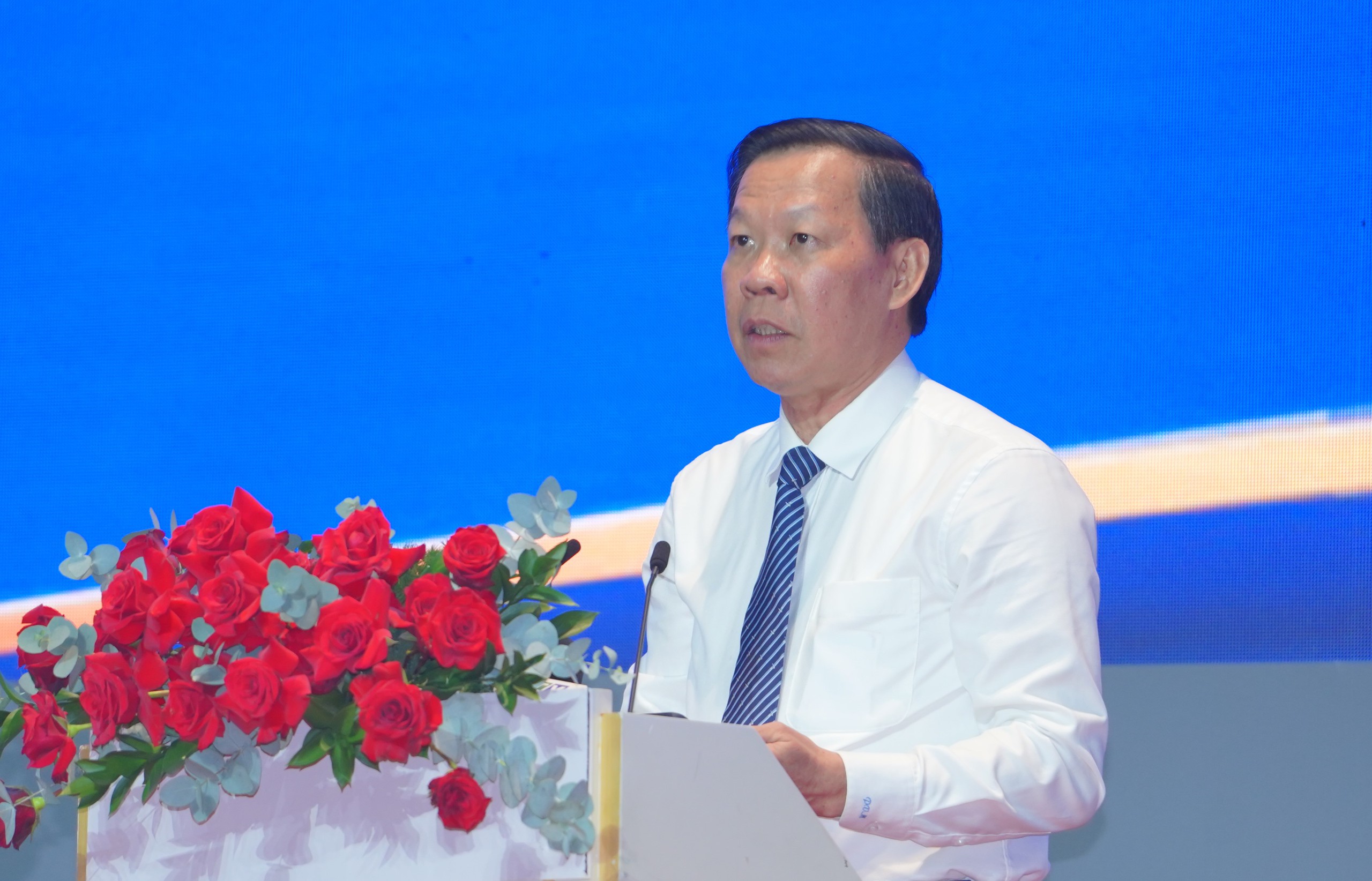 Thủ tướng dự hội nghị triển khai nghị quyết trung tâm tài chính quốc tế- Ảnh 2. Thủ tướng dự hội nghị triển khai nghị quyết trung tâm tài chính quốc tế- Ảnh 2.