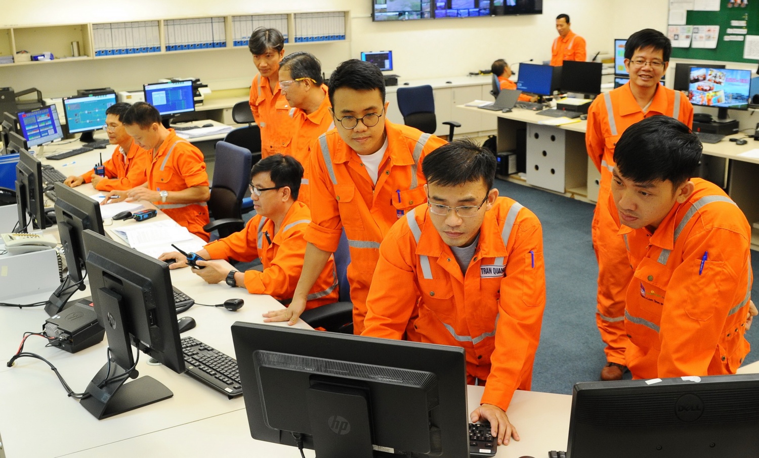 5 năm thi đua, Petrovietnam có hơn 7.082 sáng kiến, làm lợi 11.418 tỉ đồng - Ảnh 1. 5 năm thi đua, Petrovietnam có hơn 7.082 sáng kiến, làm lợi 11.418 tỉ đồng - Ảnh 1.