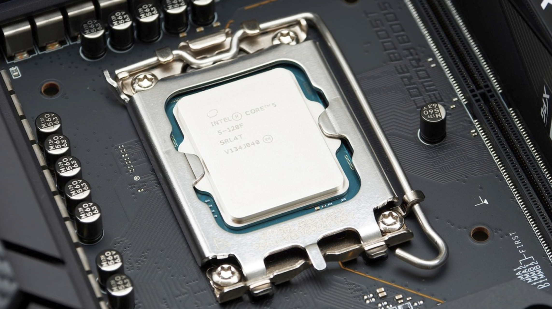 Intel lặng lẽ ra mắt Core 5 120, sử dụng vi kiến trúc cũ dưới tên mới - Ảnh 1.