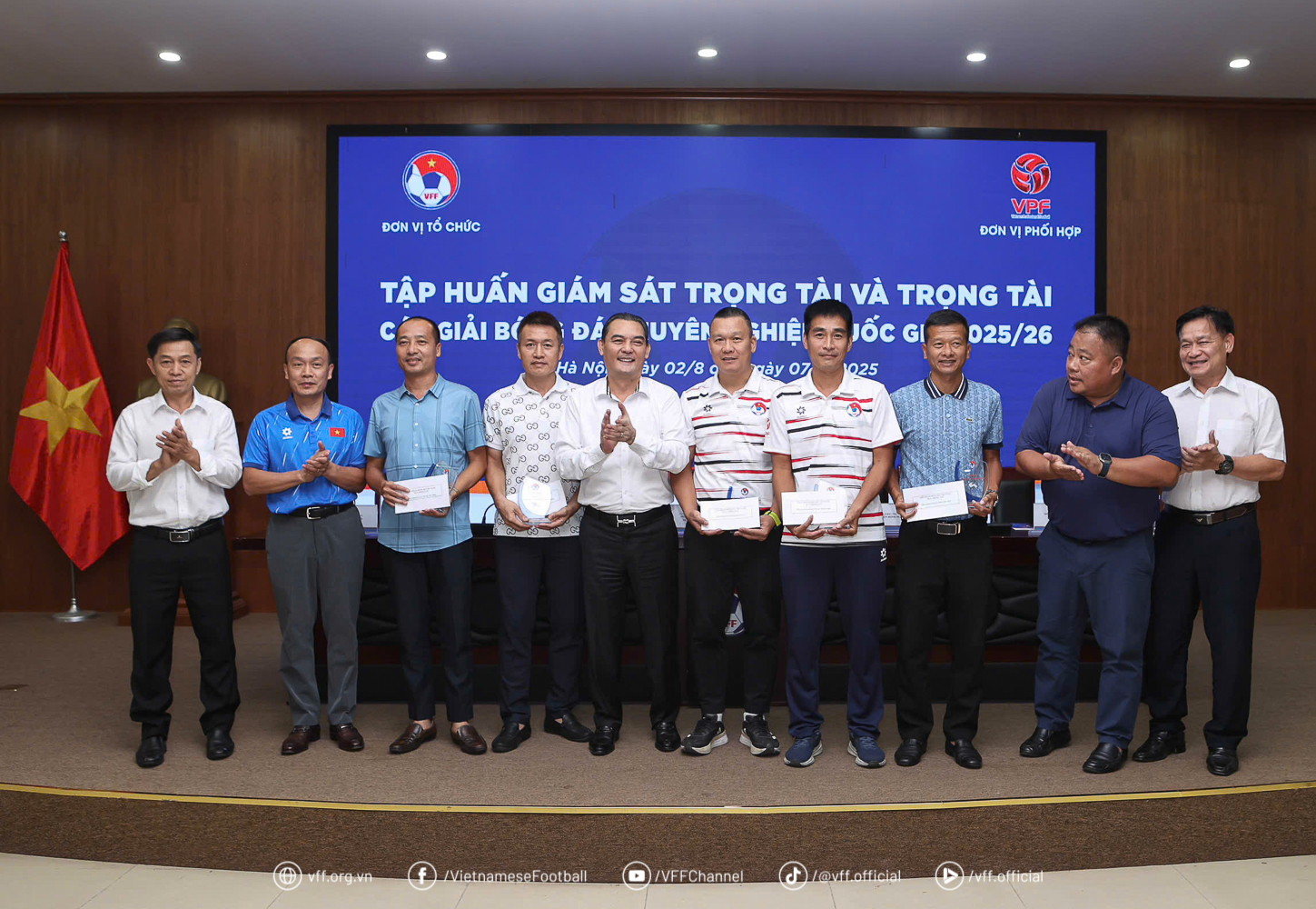 V-League má stále 14 týmů, rozhodčí nemusí pracovat méně zápasů: VPF je nejspokojenější! - Foto 3. V-League vẫn đủ 14 đội, trọng tài không bị giảm trận tác nghiệp: VPF mừng nhất! 
- Ảnh 3.