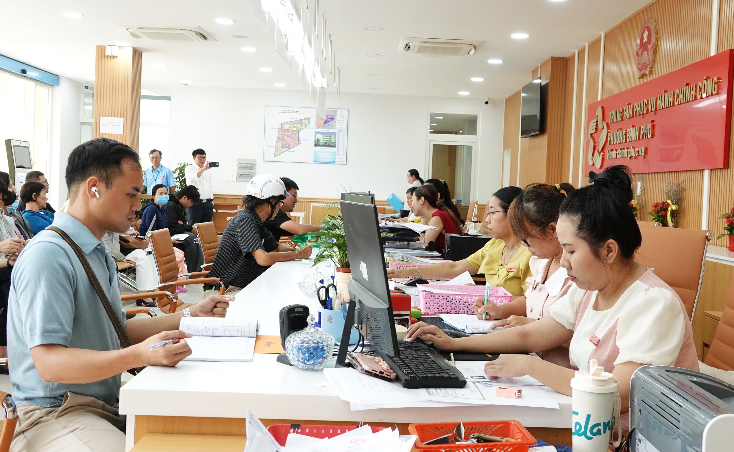 Chủ tịch TP.HCM Nguyễn Văn Được đề xuất tăng phó chủ tịch phường xã đông dân- Ảnh 3. Chủ tịch TP.HCM Nguyễn Văn Được đề xuất tăng phó chủ tịch phường xã đông dân- Ảnh 3.
