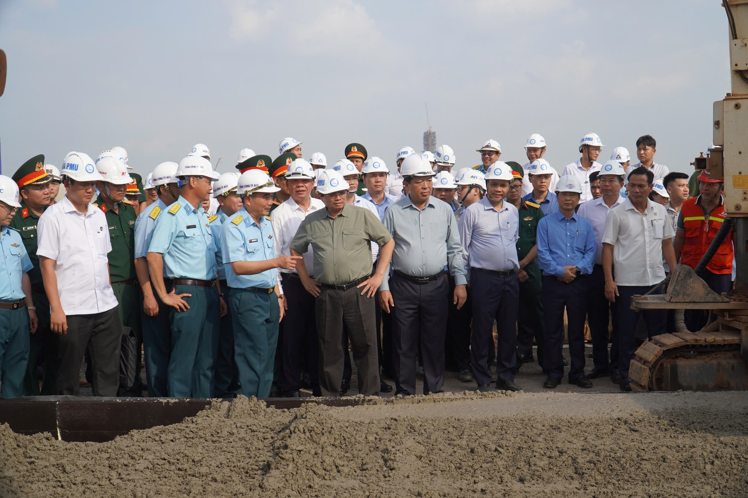 Thủ tướng kiểm tra tiến độ dự án sân bay Long Thành- Ảnh 6. Thủ tướng kiểm tra tiến độ dự án sân bay Long Thành- Ảnh 6.
