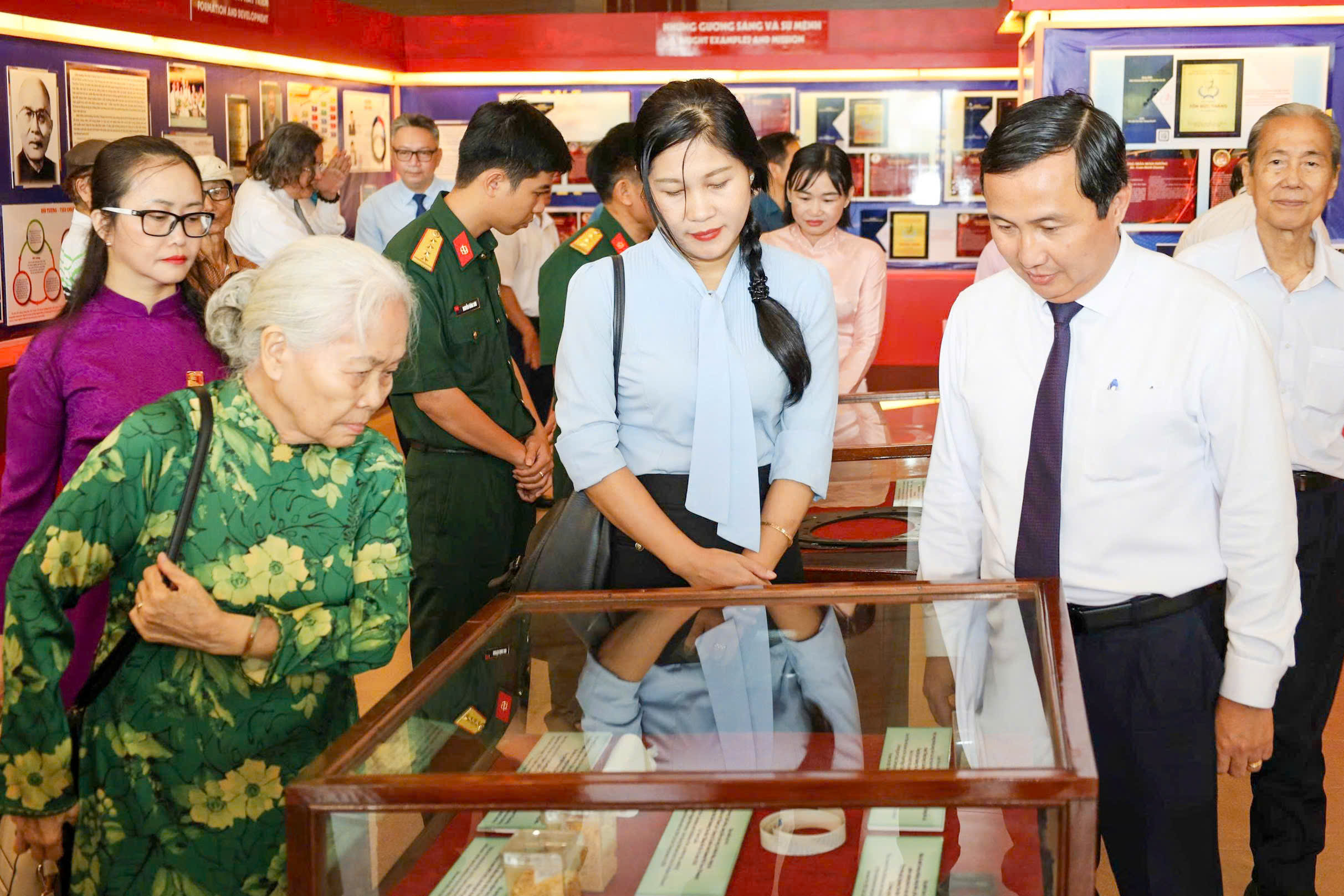 Banyak kegiatan untuk merayakan ulang tahun ke-137 mendiang Presiden Ton Duc Thang - Foto 1. Nhiều hoạt động kỷ niệm 137 năm ngày sinh cố Chủ tịch Tôn Đức Thắng- Ảnh 1.