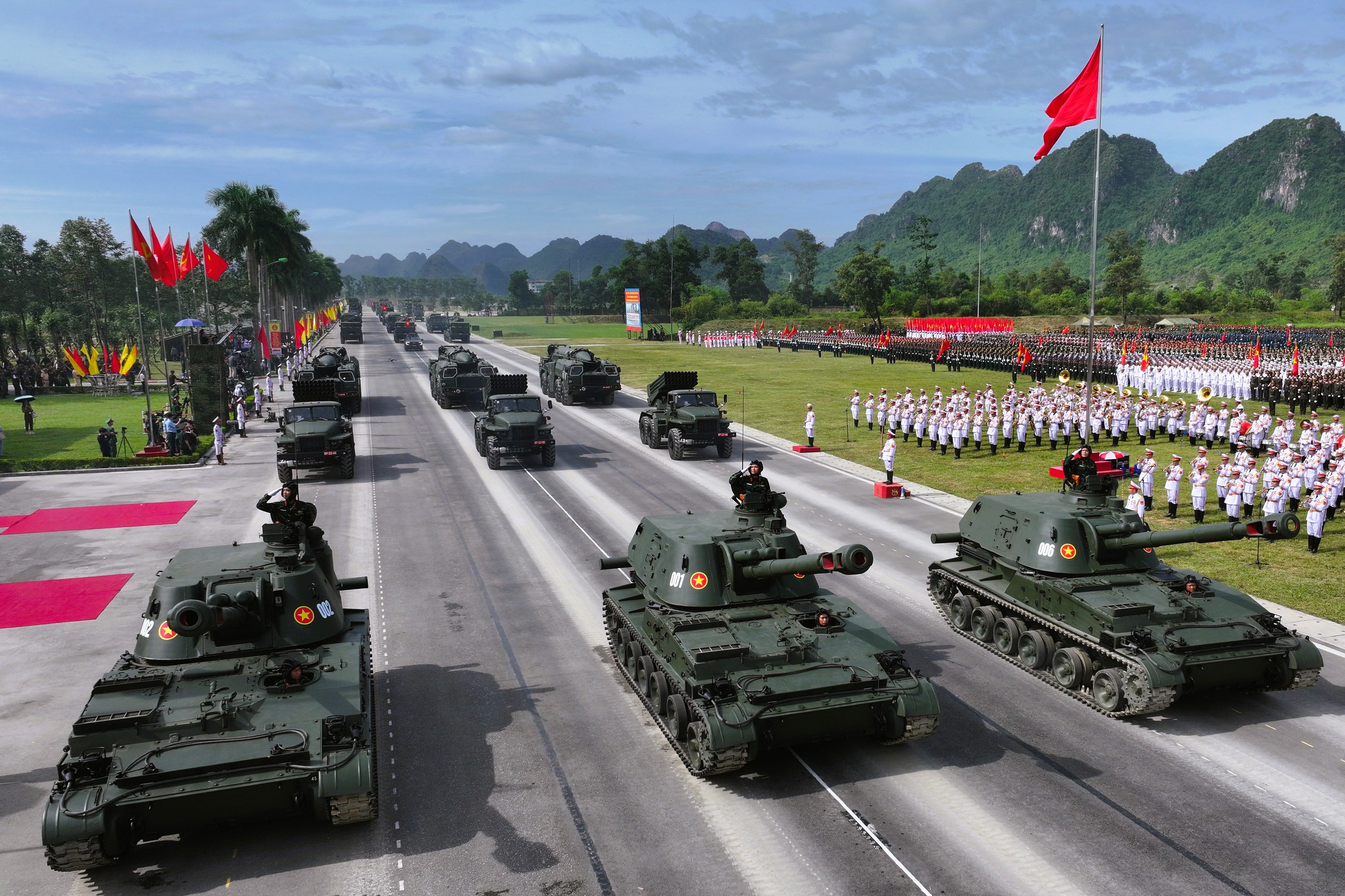 Pháo binh – tên lửa Việt Nam: Từ duyệt binh 1955 đến diễu binh 2025 - Ảnh 8.