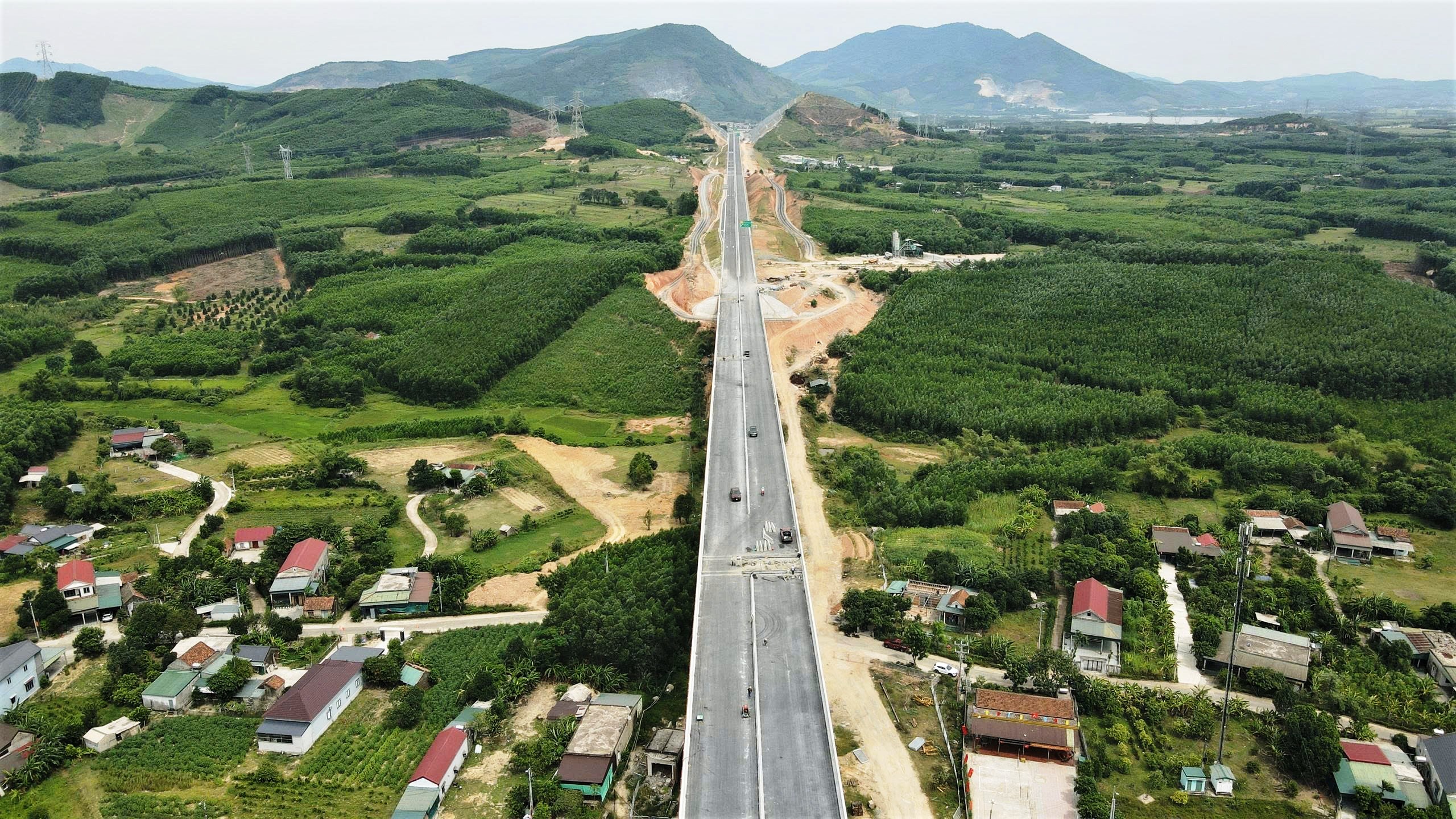 Hình hài tuyến cao tốc Vũng Áng - Bùng nối Hà Tĩnh với Quảng Trị- Ảnh 1.