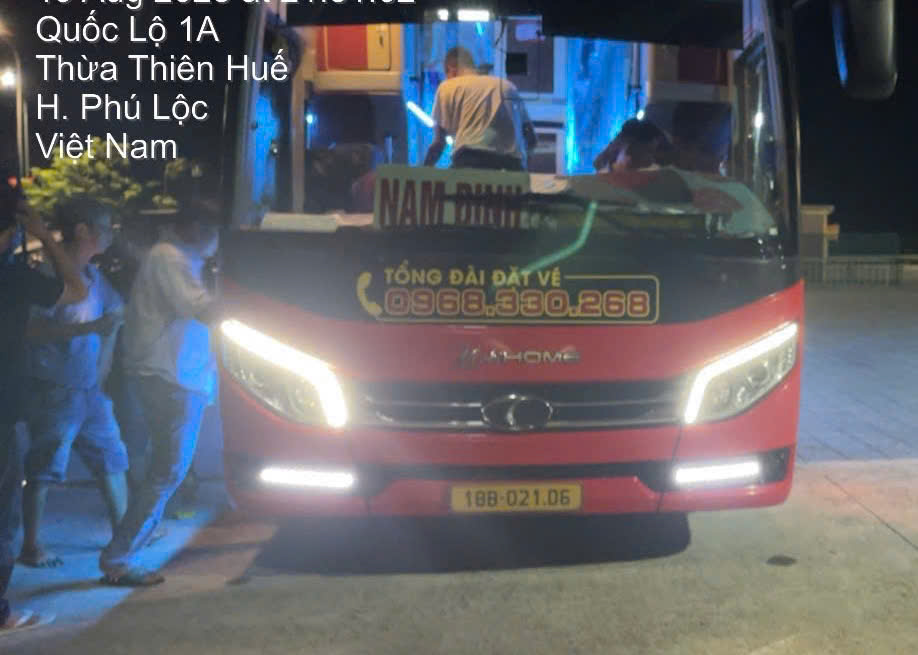 TP.Huế: Chở quá 12 người, chủ xe khách bị phạt gần 100 triệu đồng - Ảnh 1.